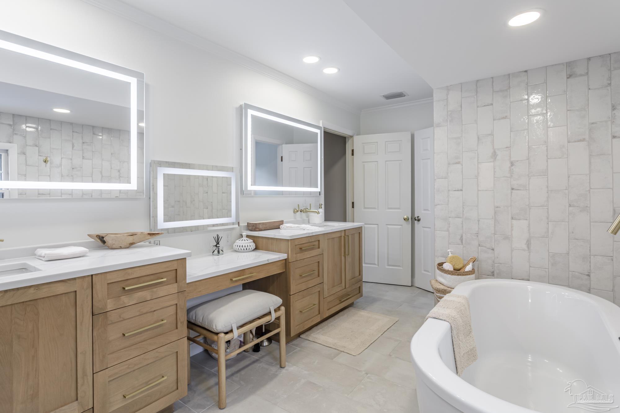 4369 Devereux Cir