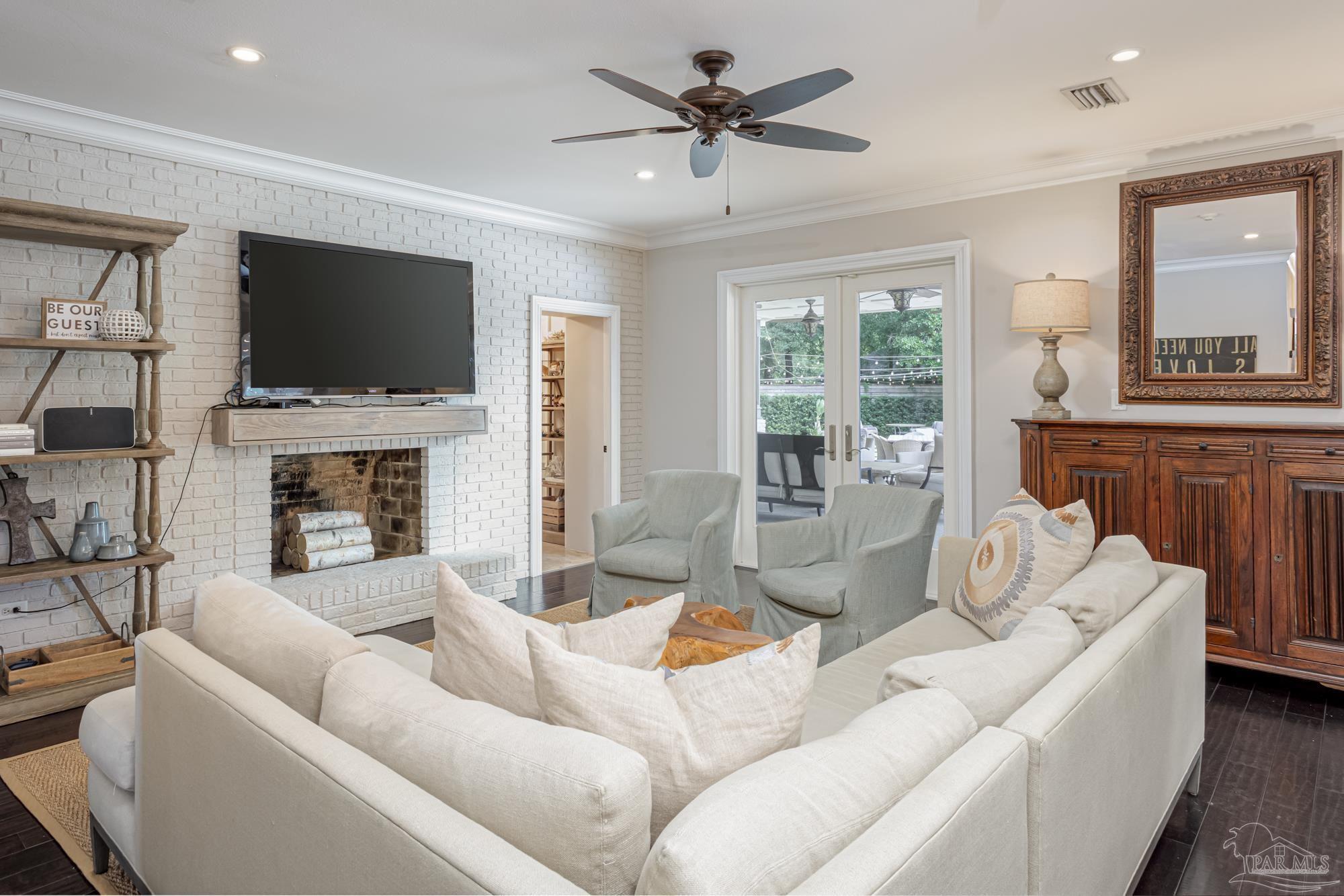 4369 Devereux Cir