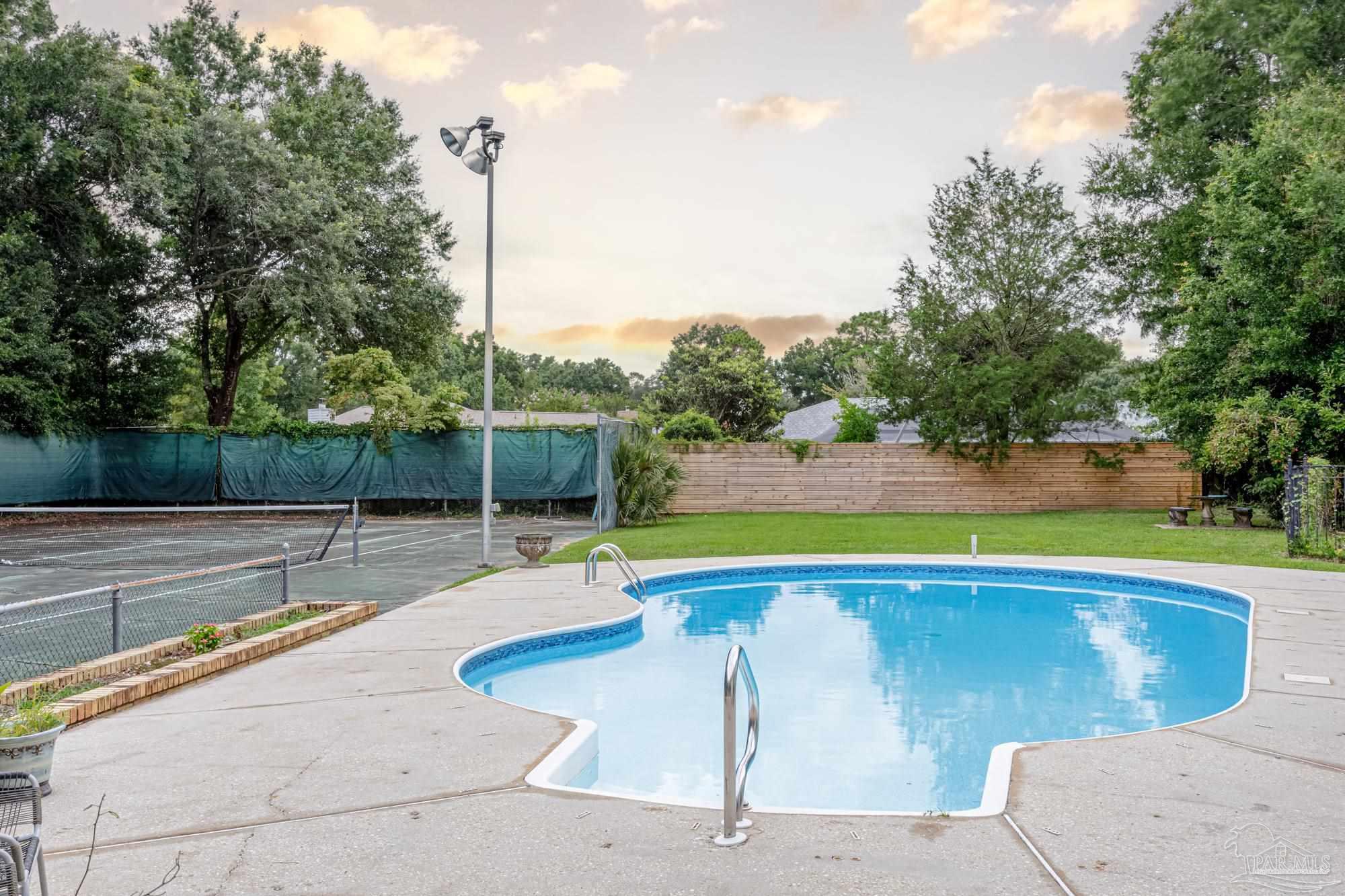 4369 Devereux Cir
