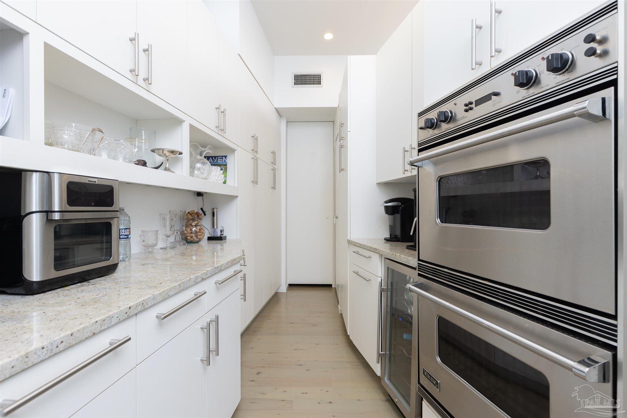 27 E Galvez Ct