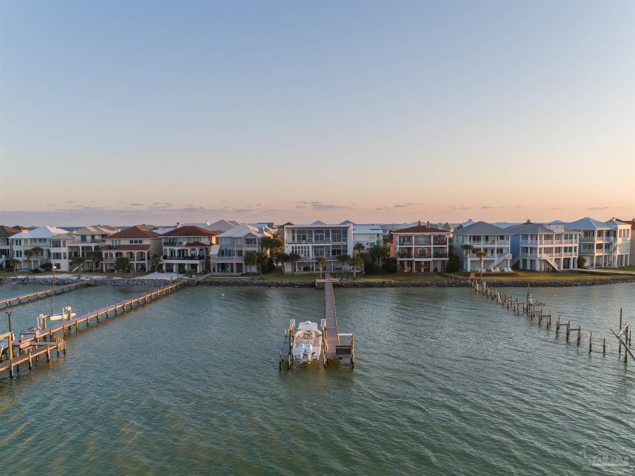 27 E Galvez Ct