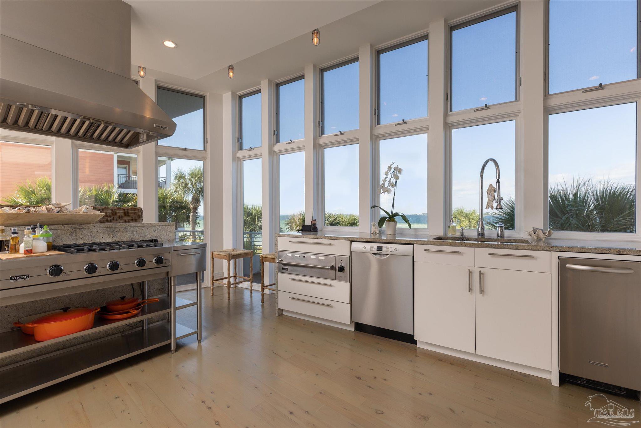 27 E Galvez Ct