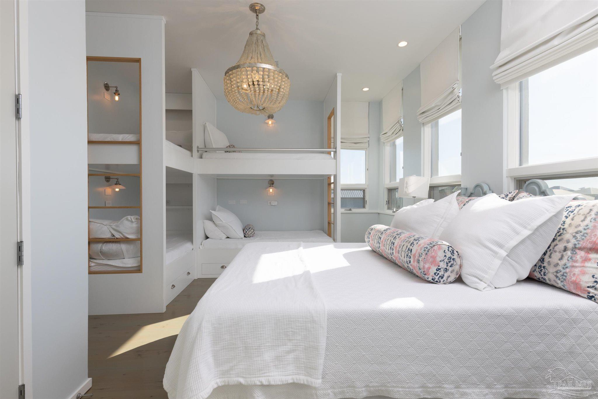 27 E Galvez Ct