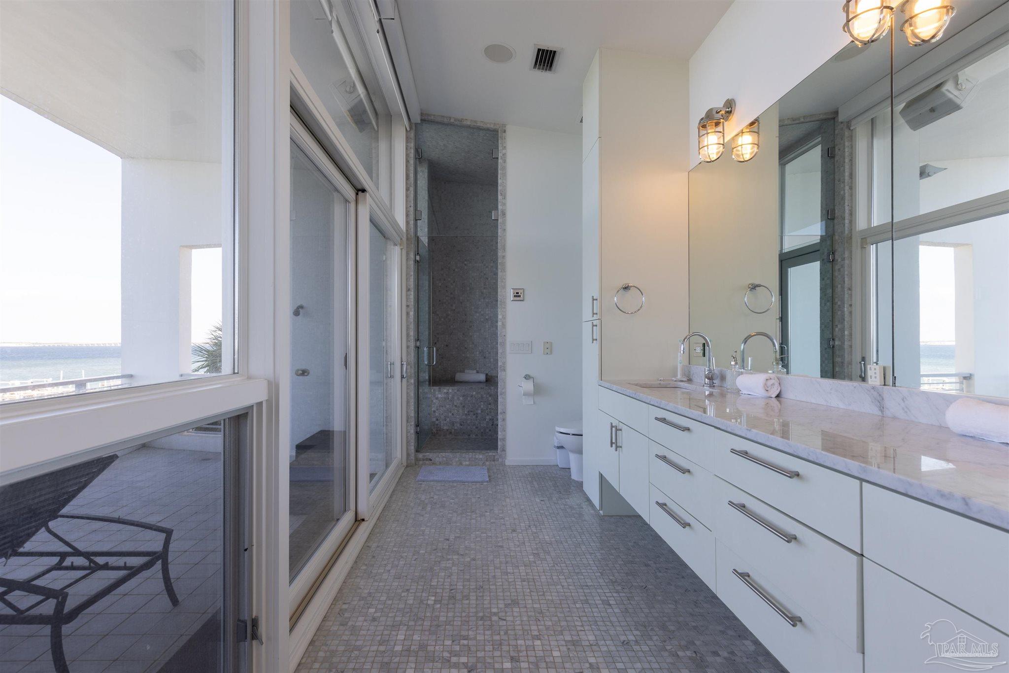 27 E Galvez Ct