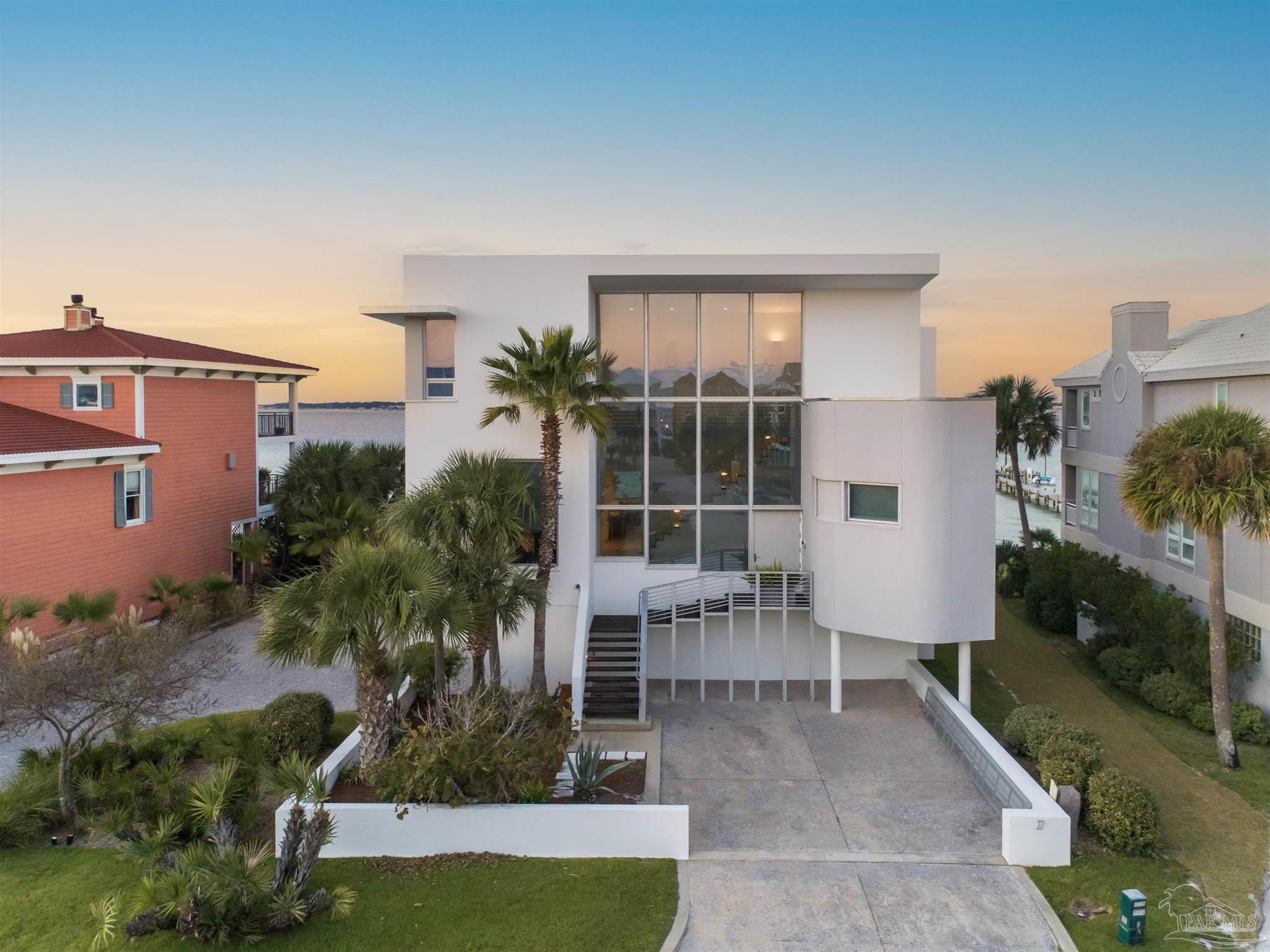 27 E Galvez Ct