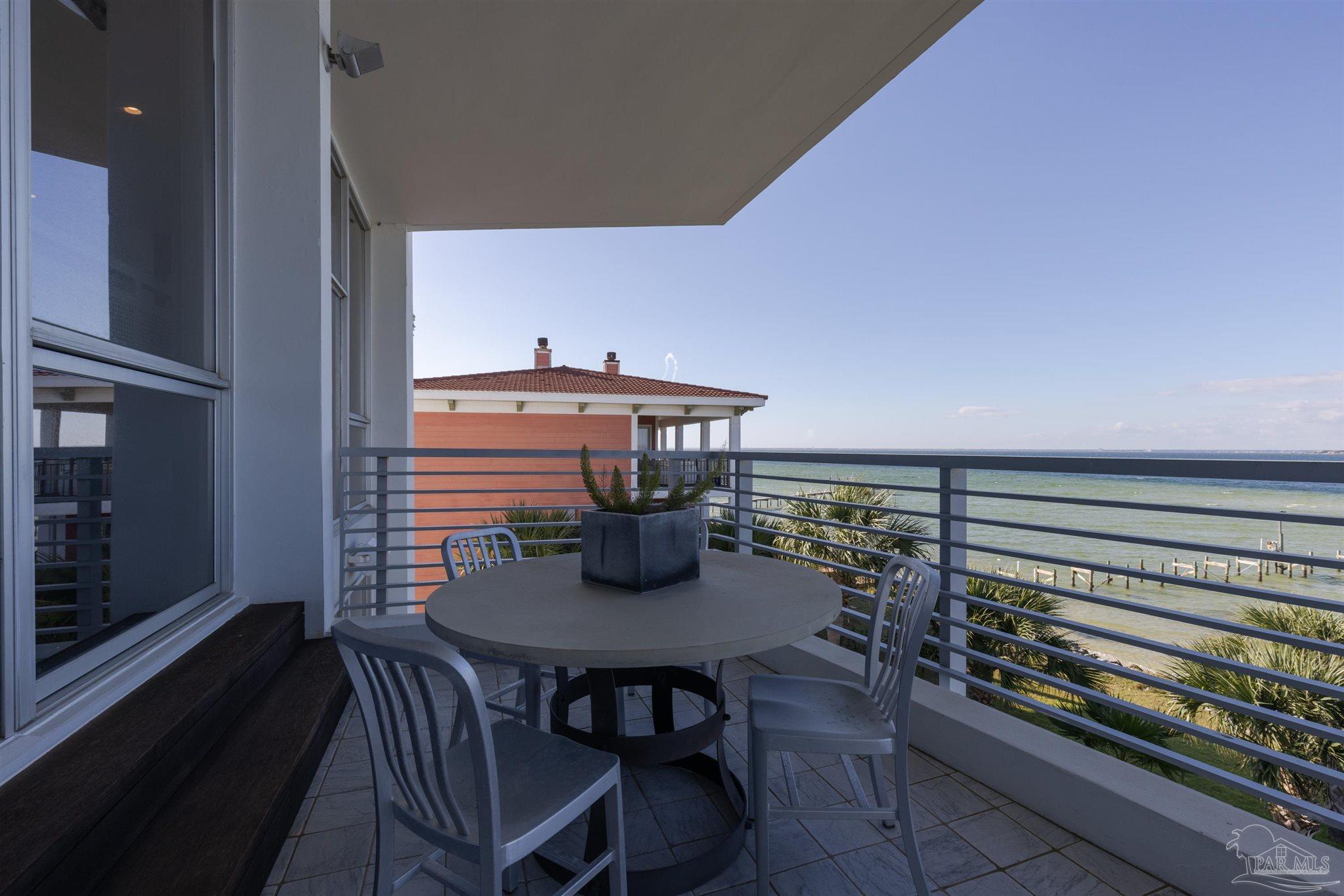27 E Galvez Ct