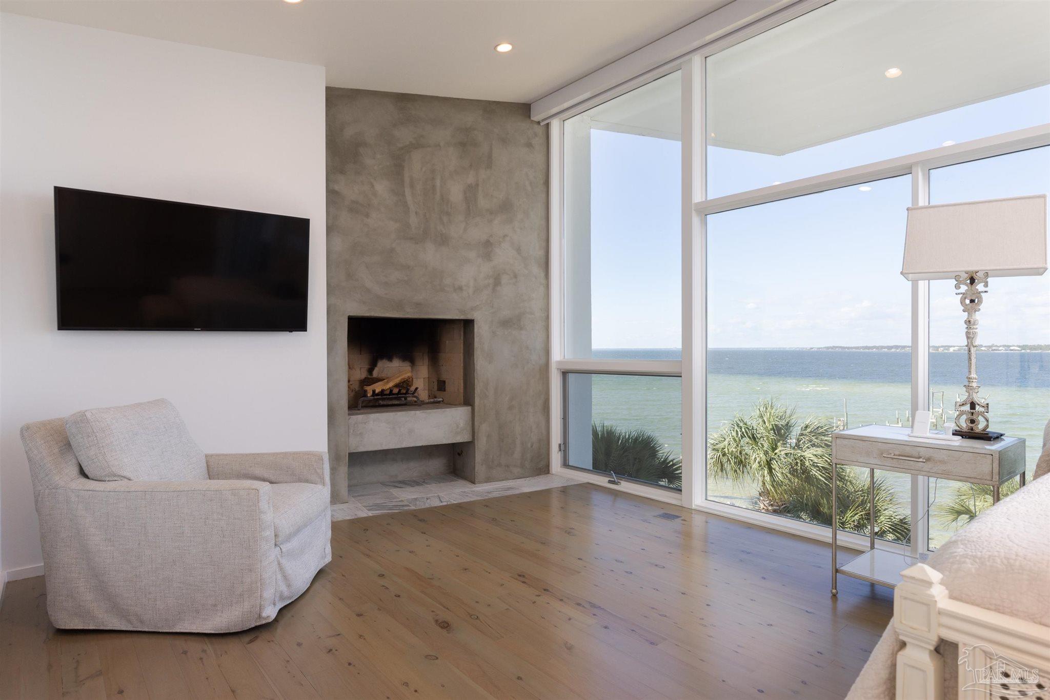 27 E Galvez Ct