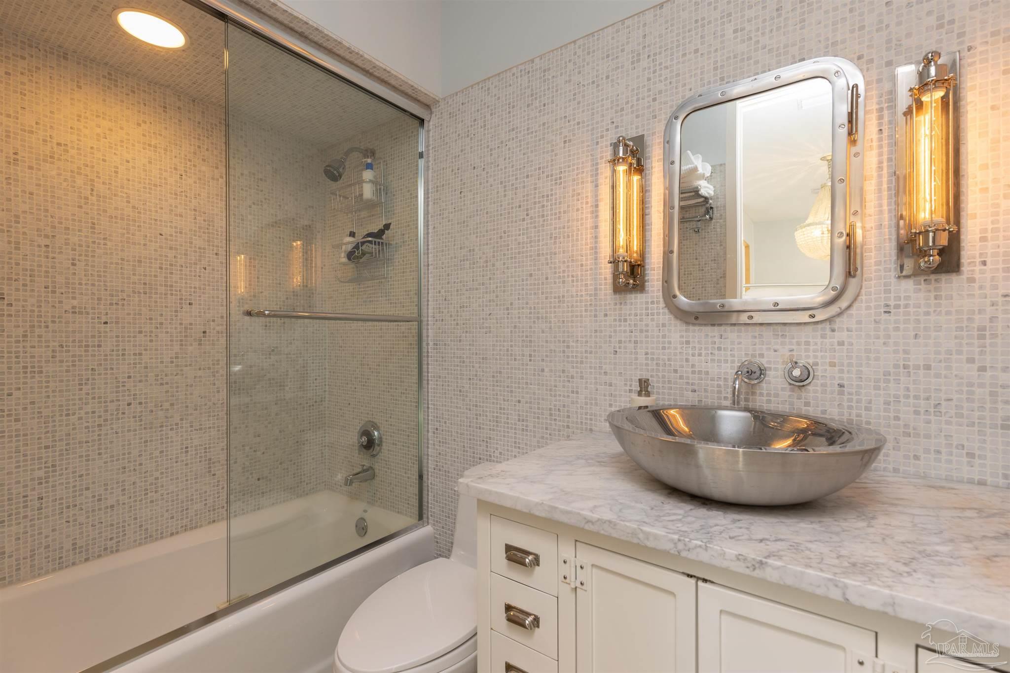 27 E Galvez Ct