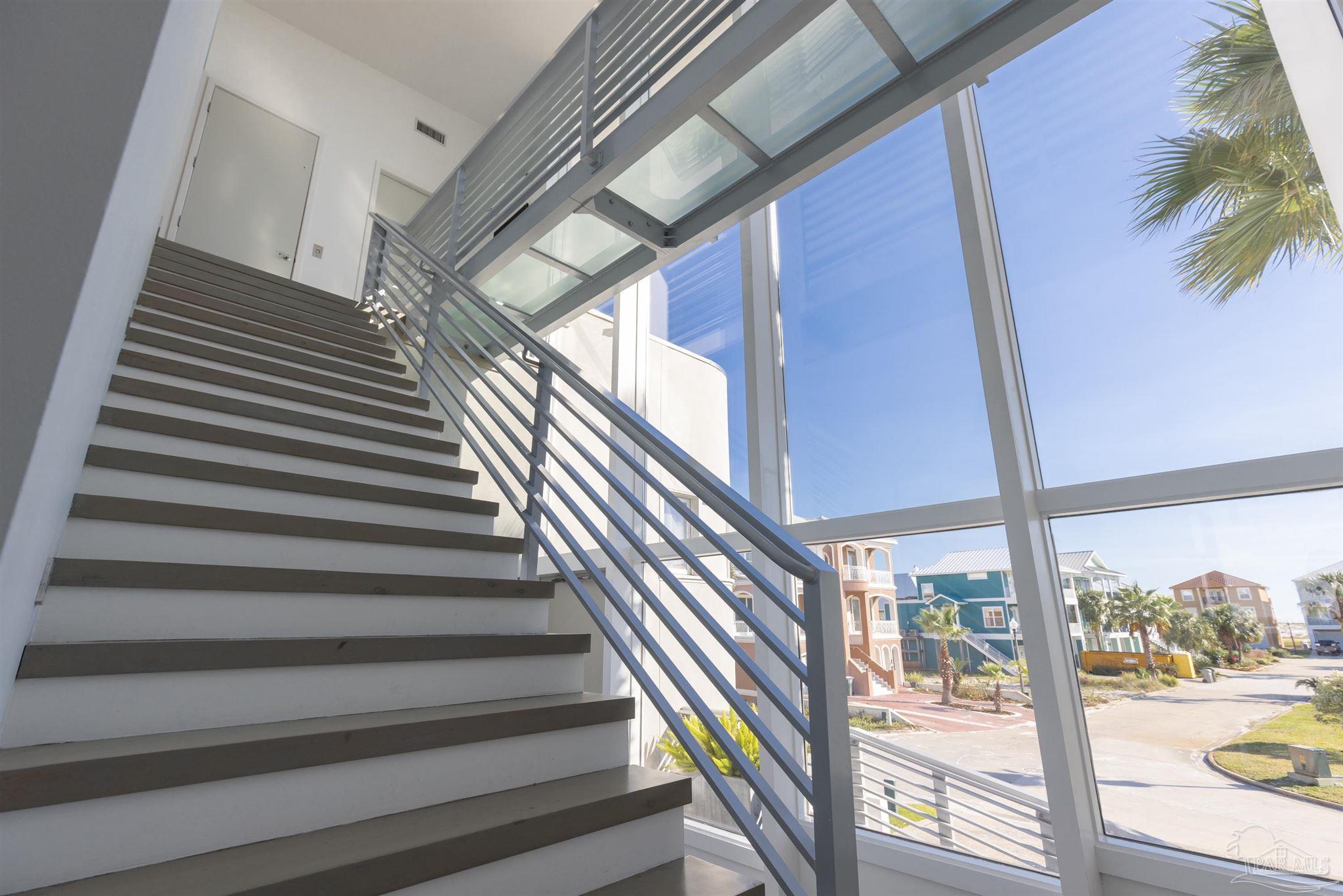 27 E Galvez Ct