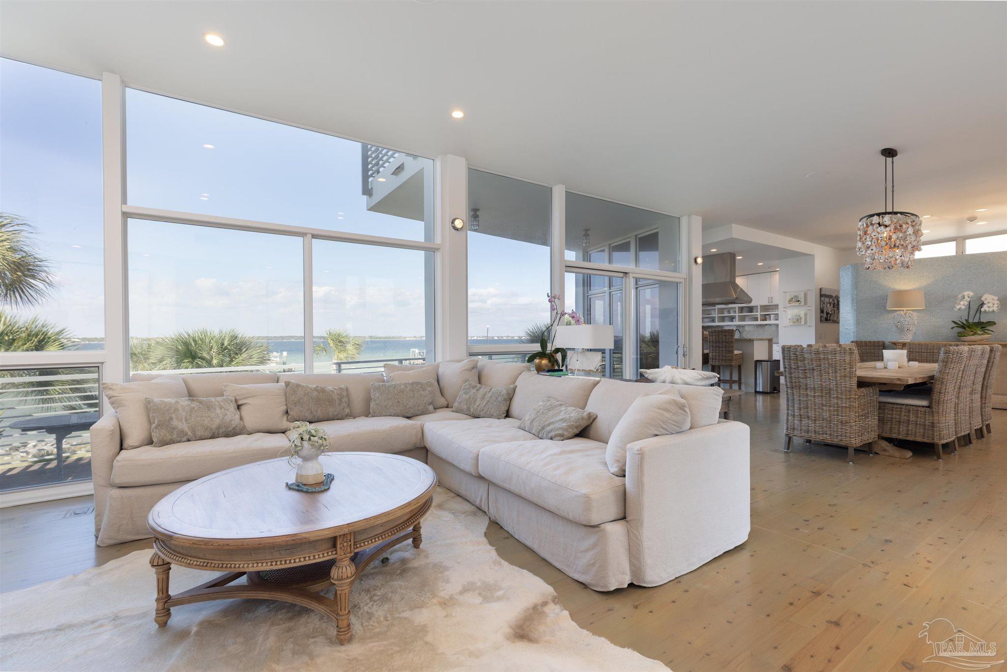 27 E Galvez Ct