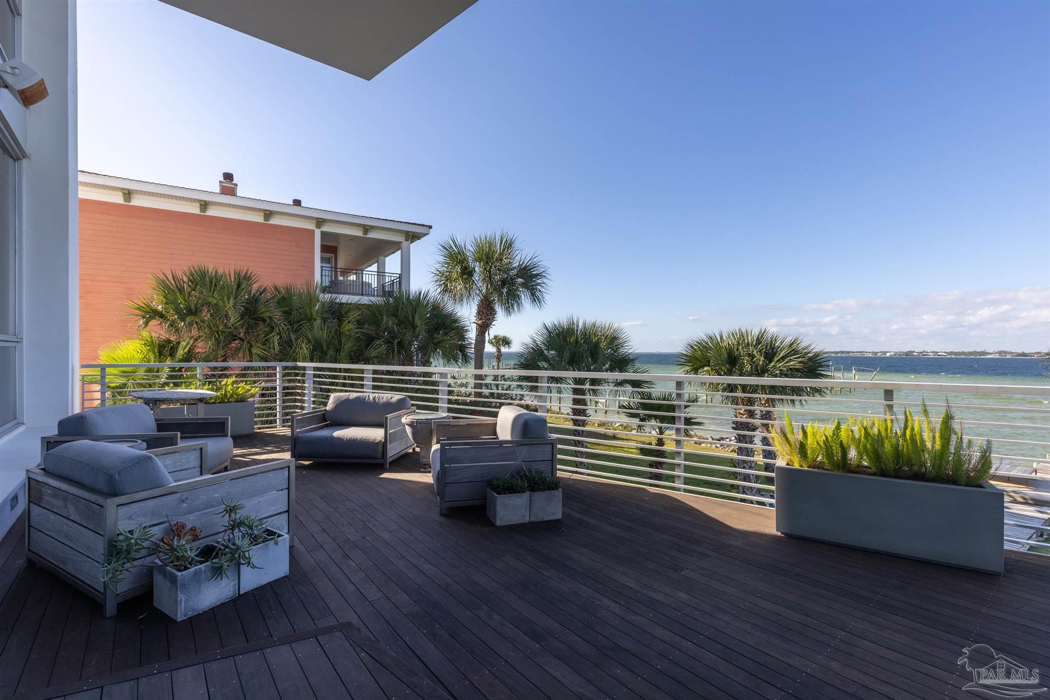 27 E Galvez Ct