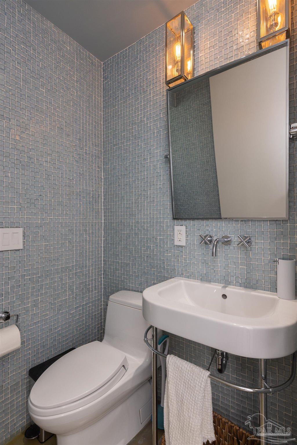 27 E Galvez Ct
