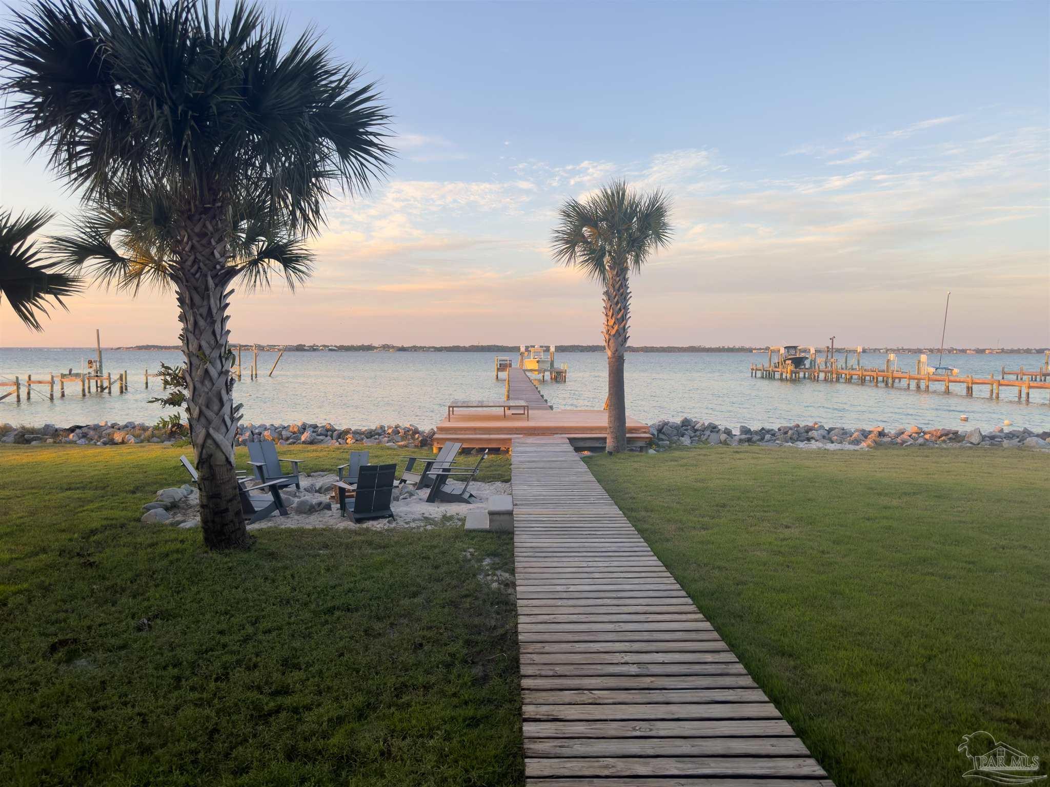 27 E Galvez Ct