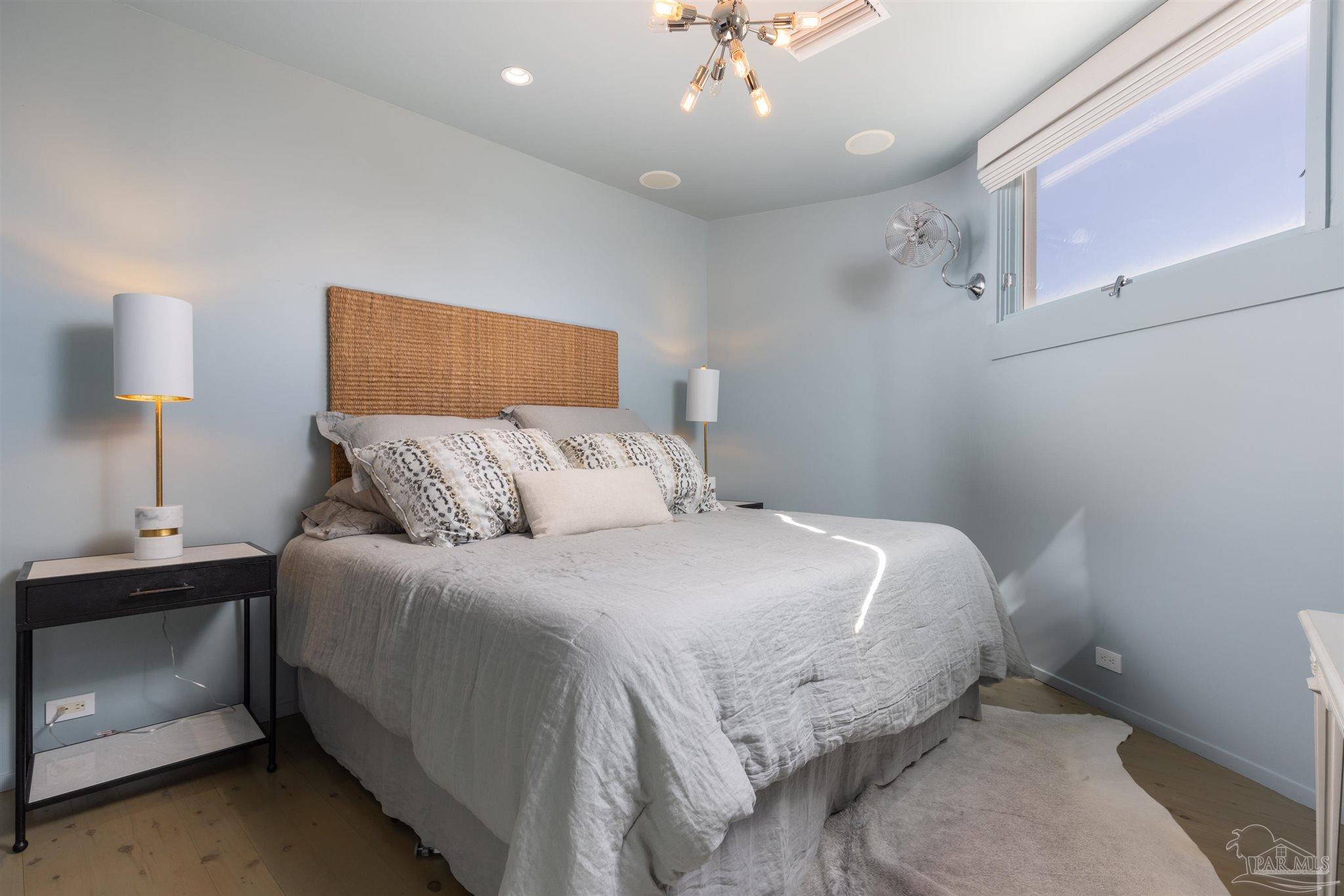 27 E Galvez Ct