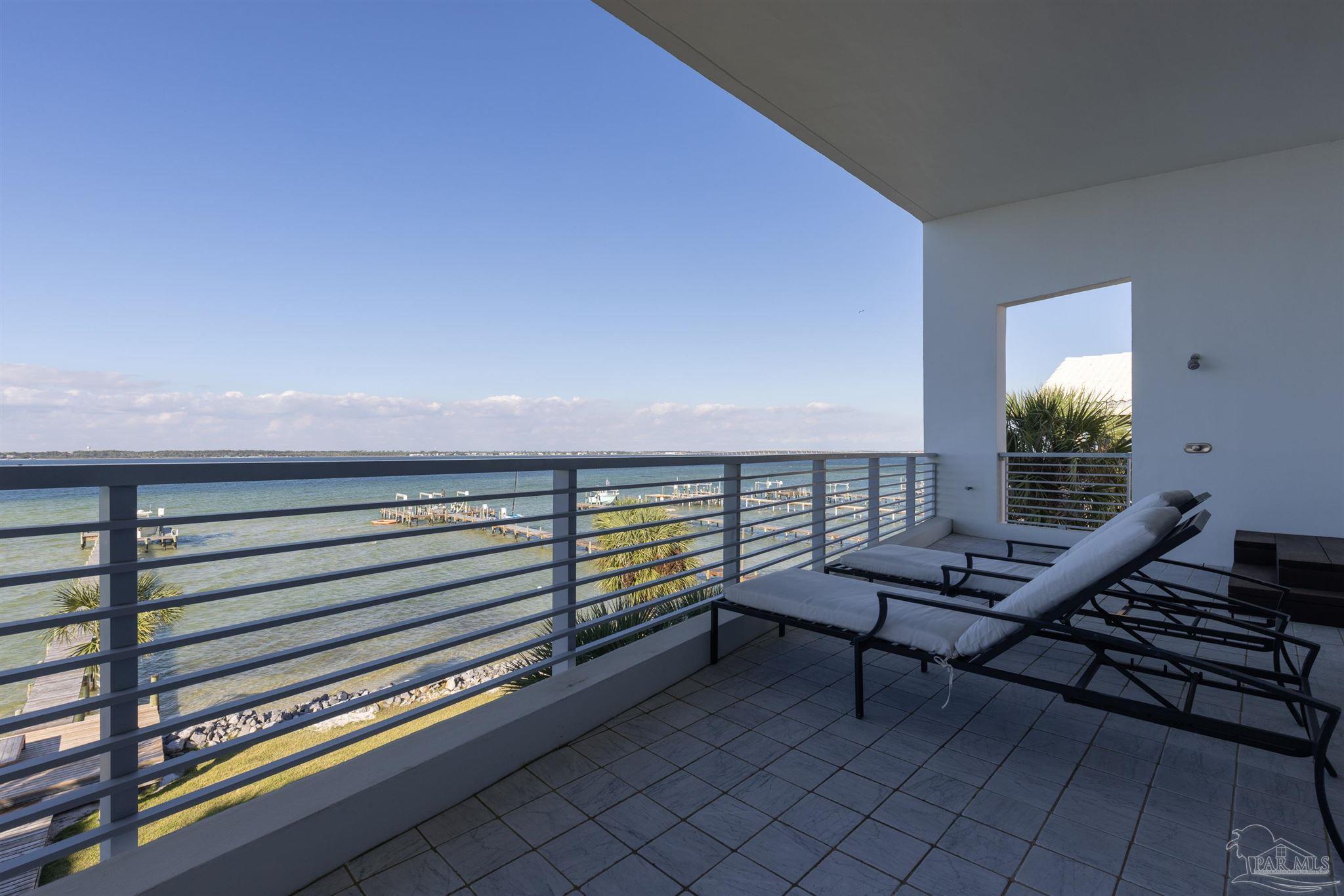 27 E Galvez Ct