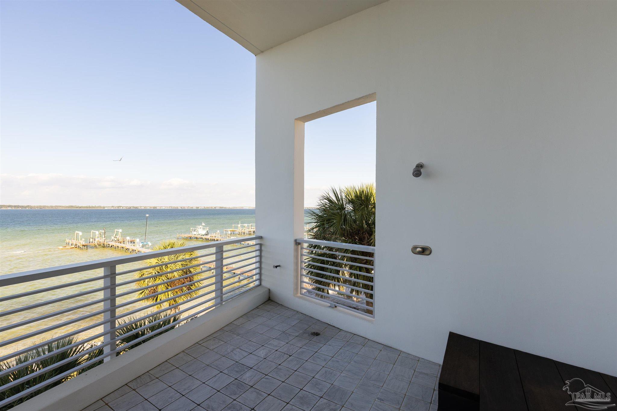 27 E Galvez Ct