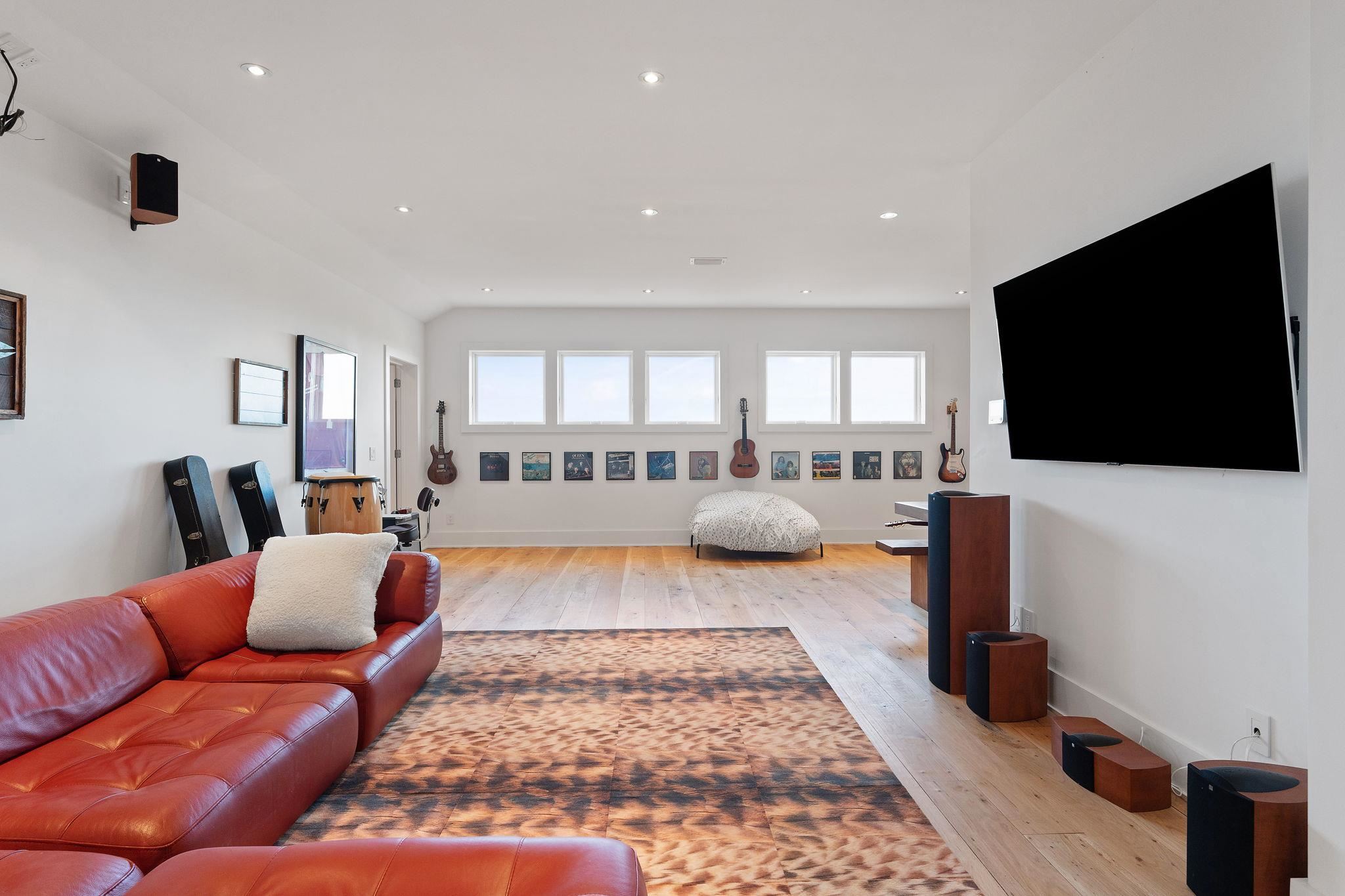 104 Siguenza Dr