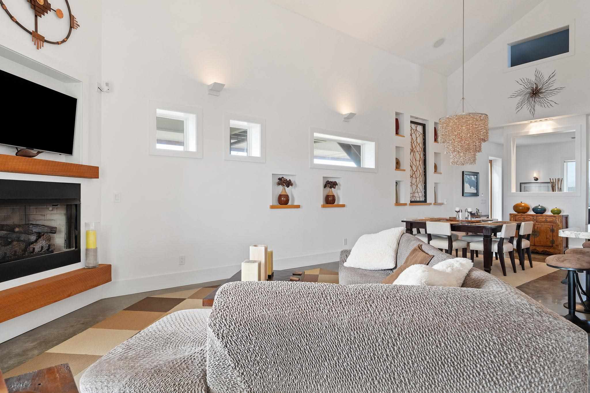 104 Siguenza Dr