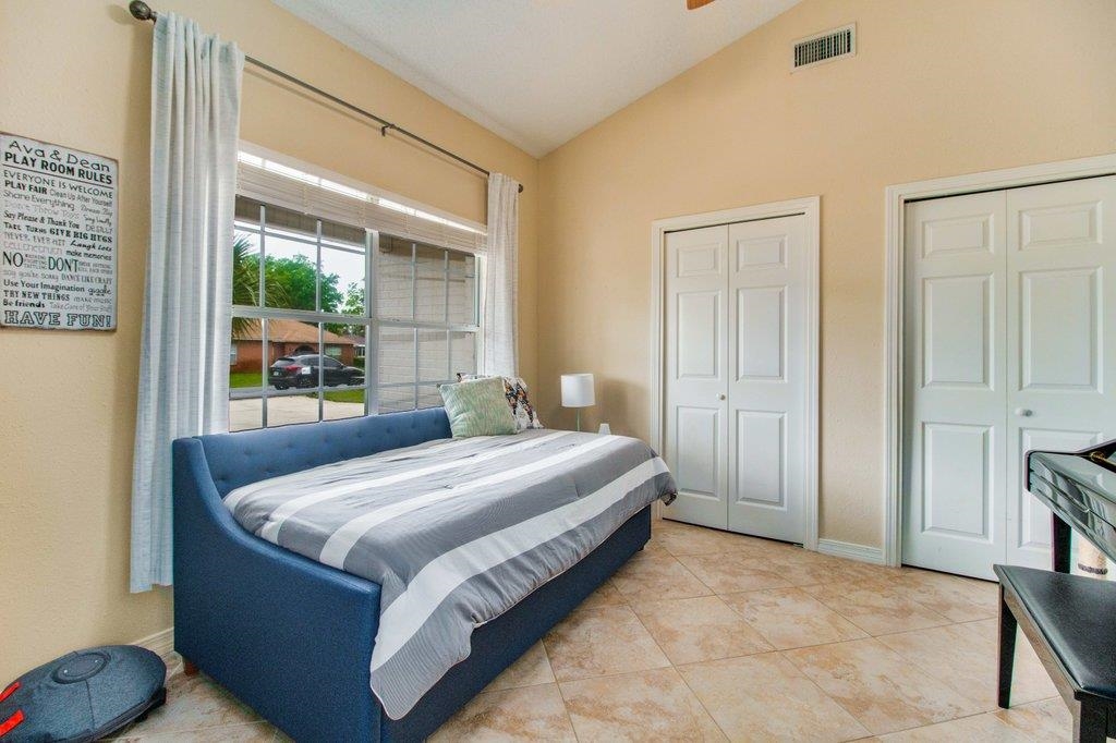 1002 Coronado Ct