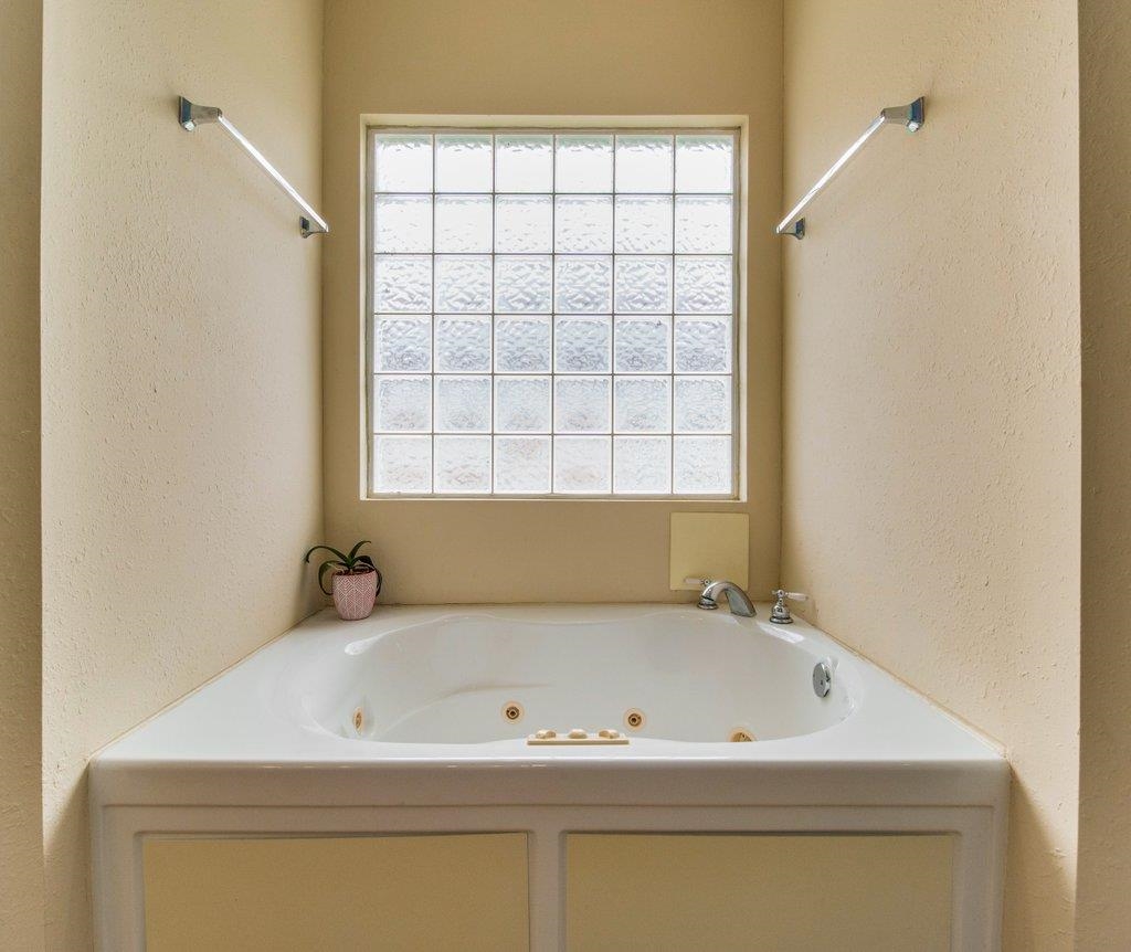 1002 Coronado Ct