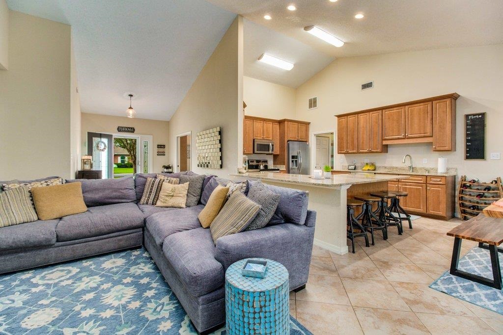 1002 Coronado Ct