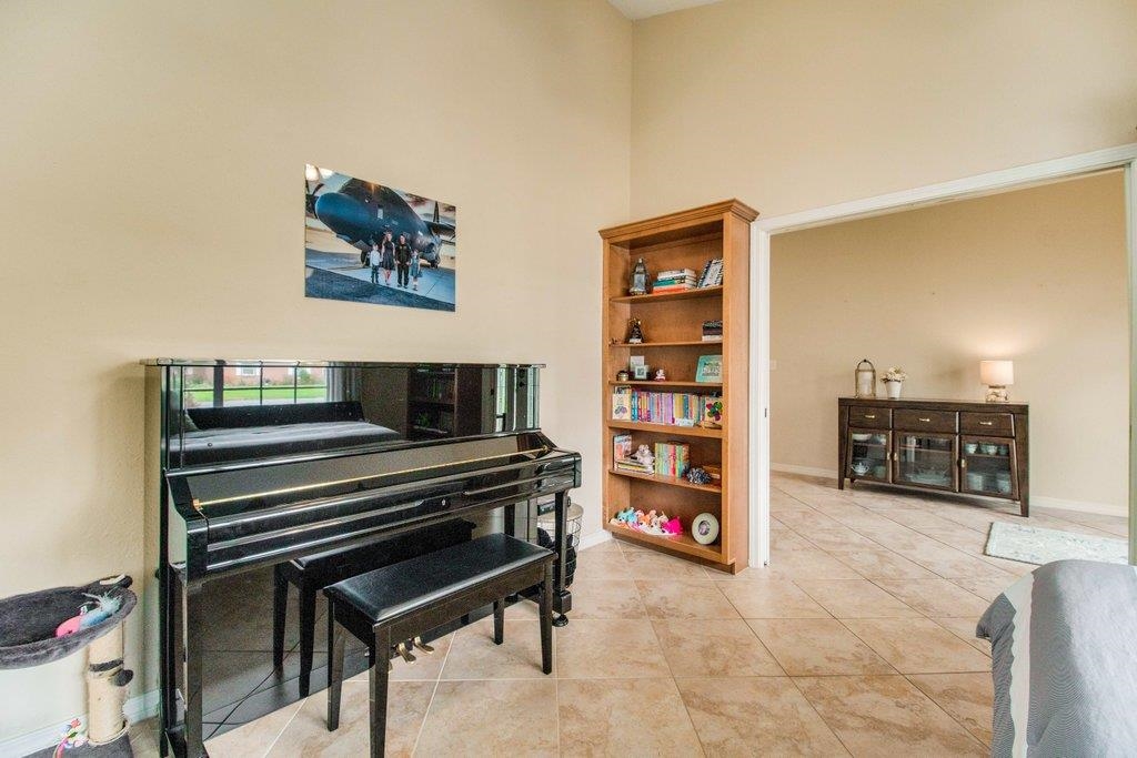 1002 Coronado Ct
