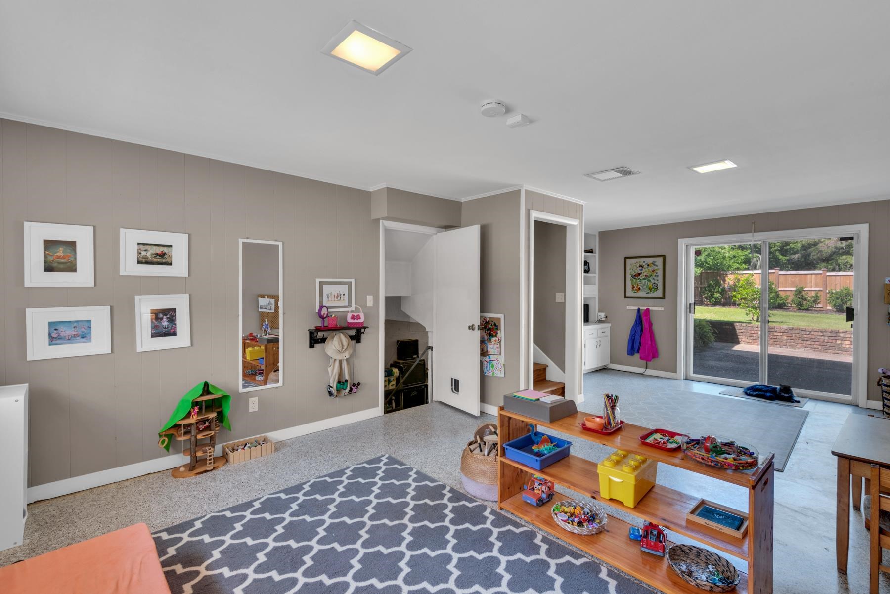 3931 Raintree Dr