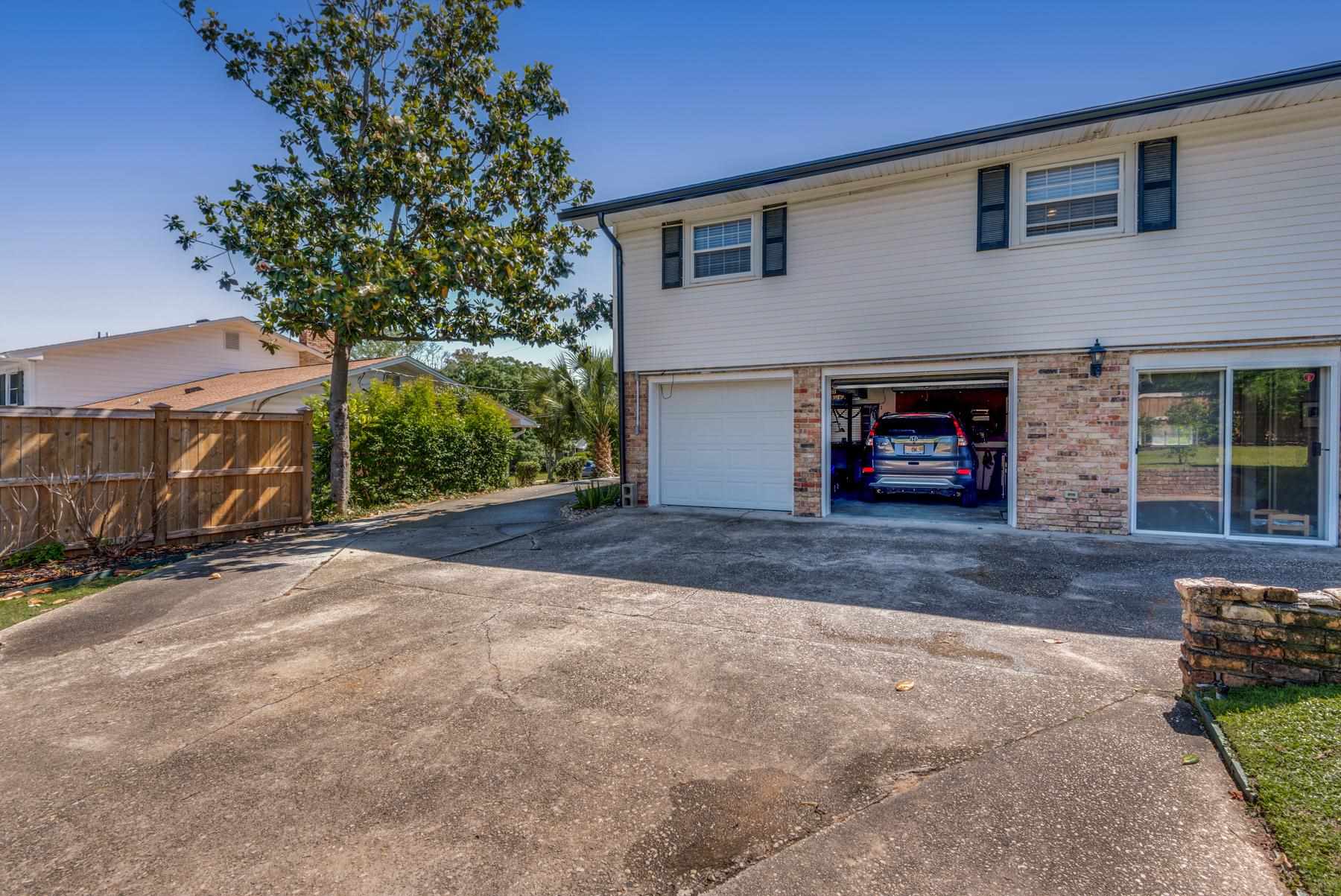 3931 Raintree Dr