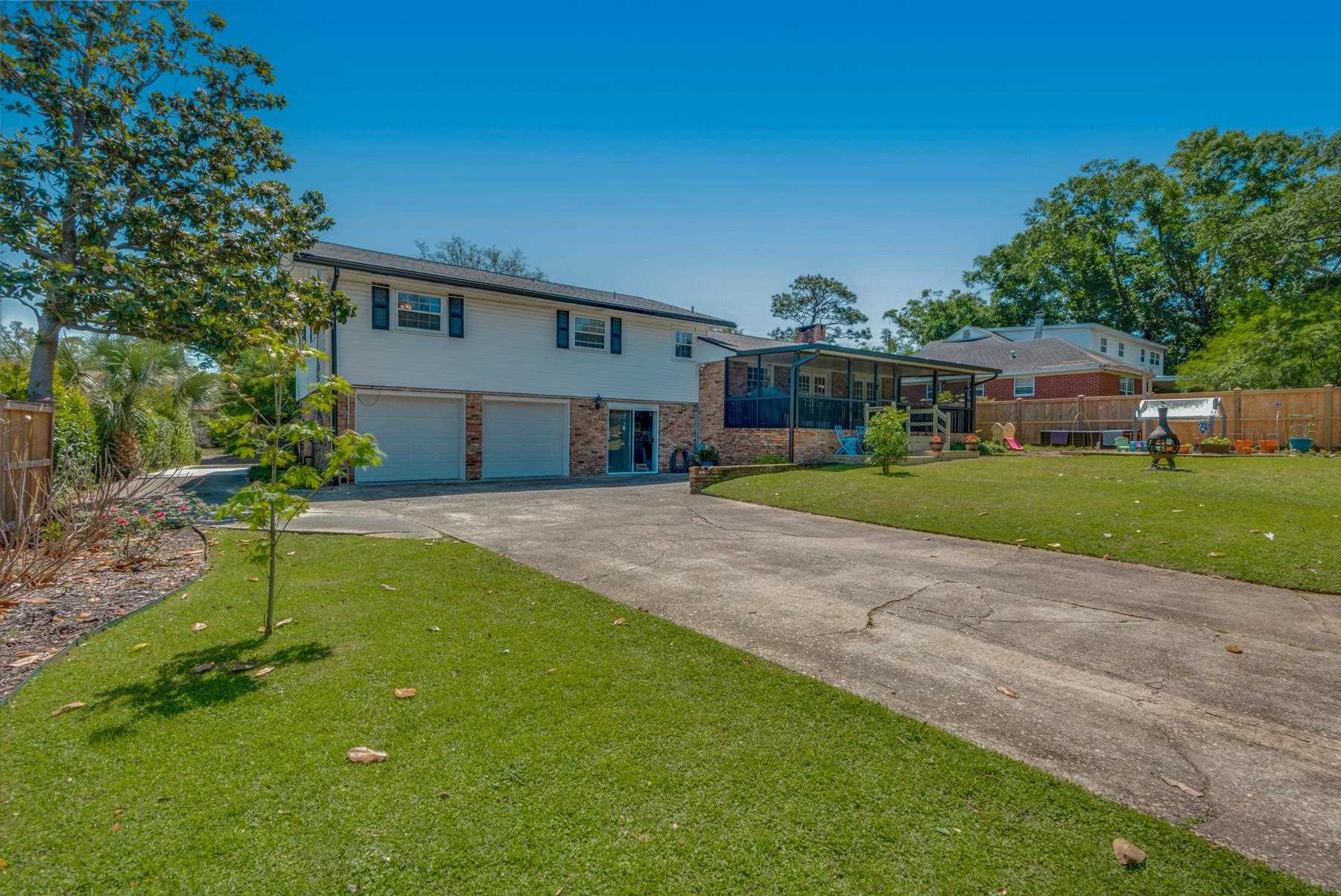 3931 Raintree Dr