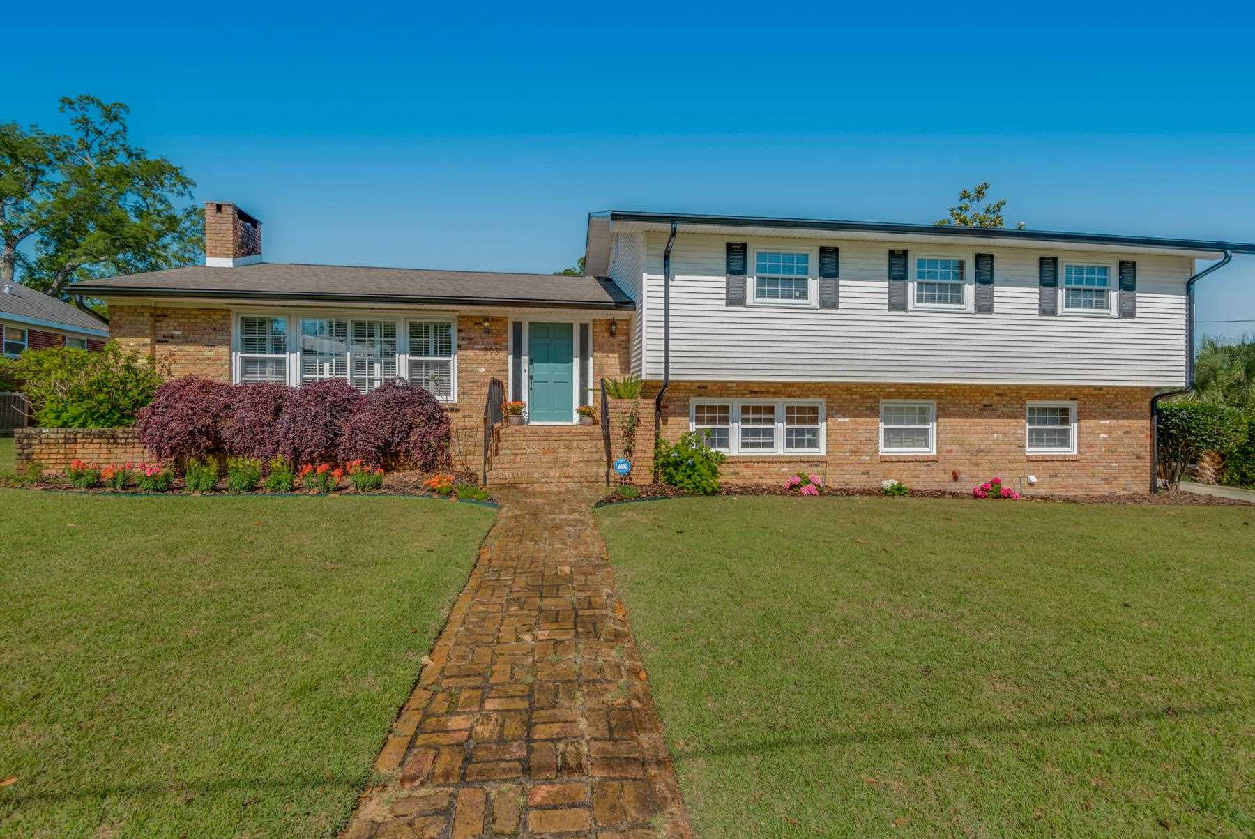 3931 Raintree Dr