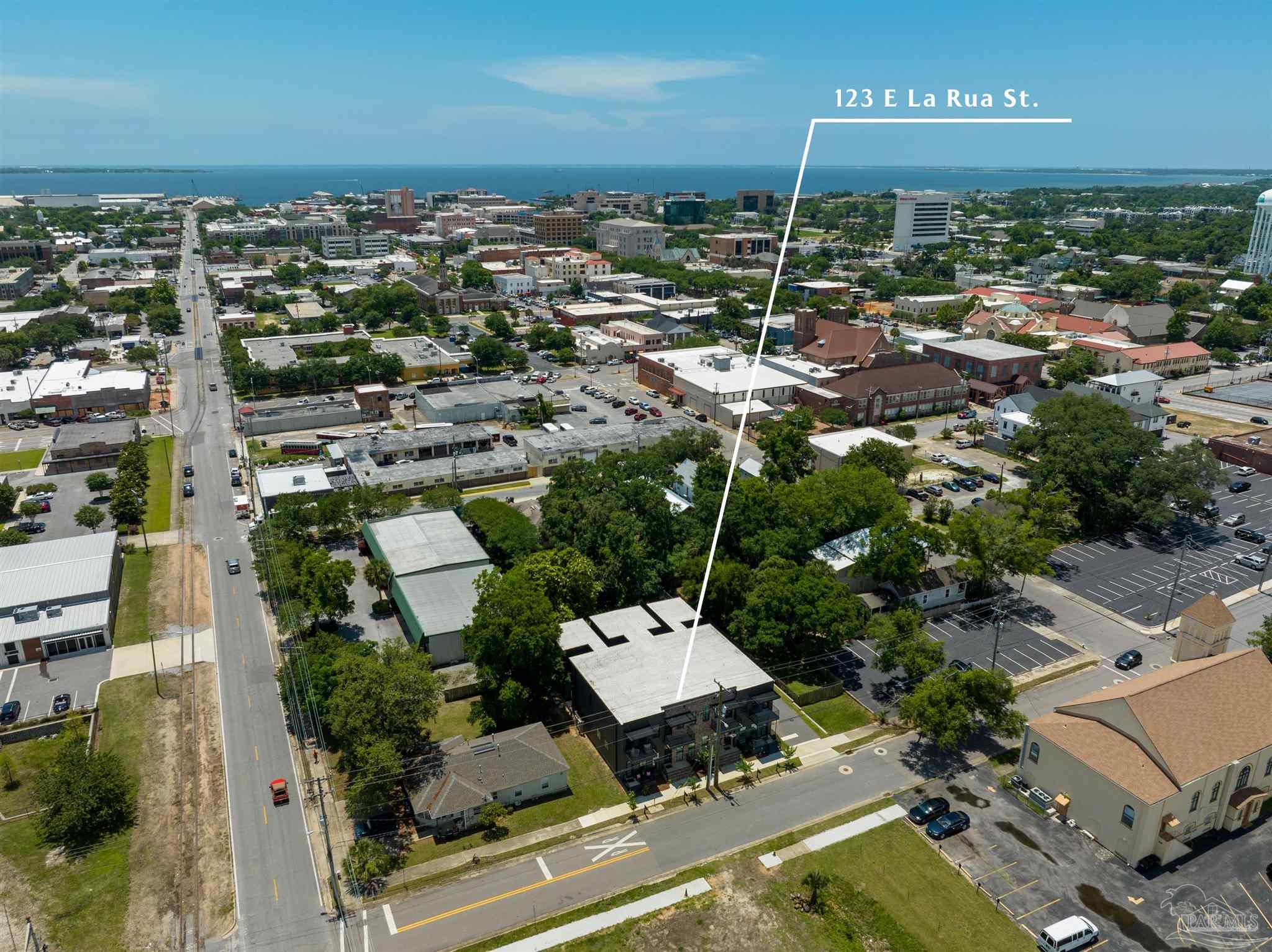 123 E La Rua St