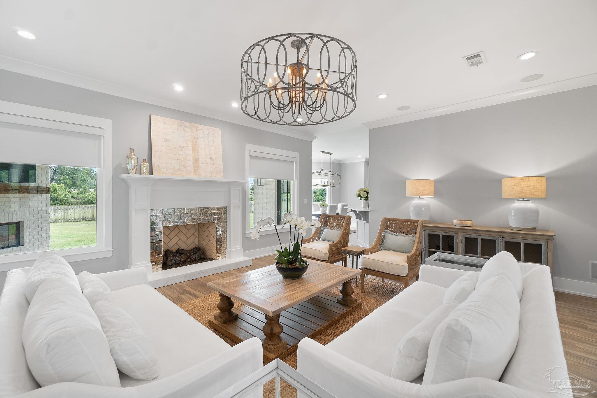 1199 Naples Dr