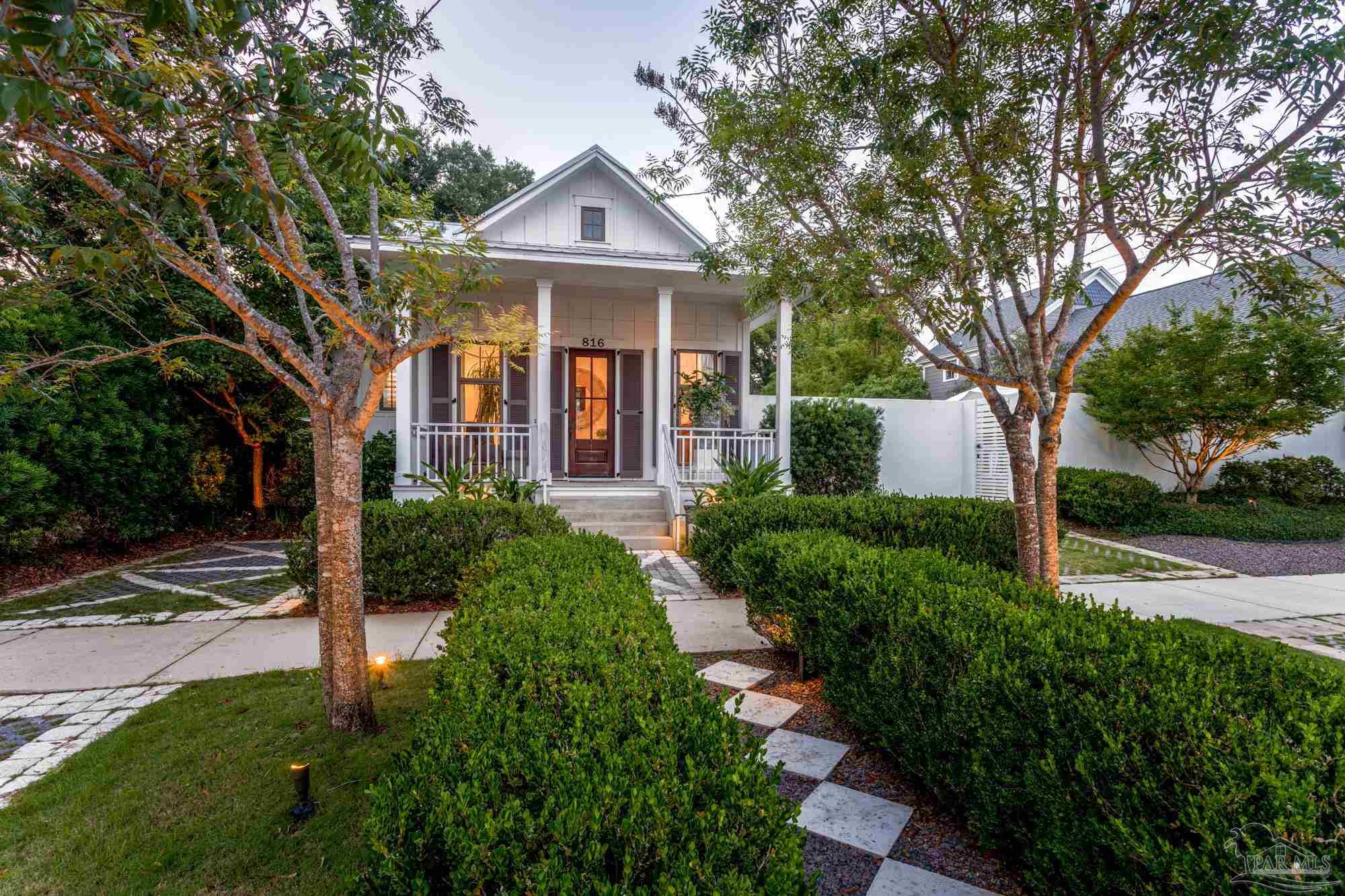 816 E Belmont