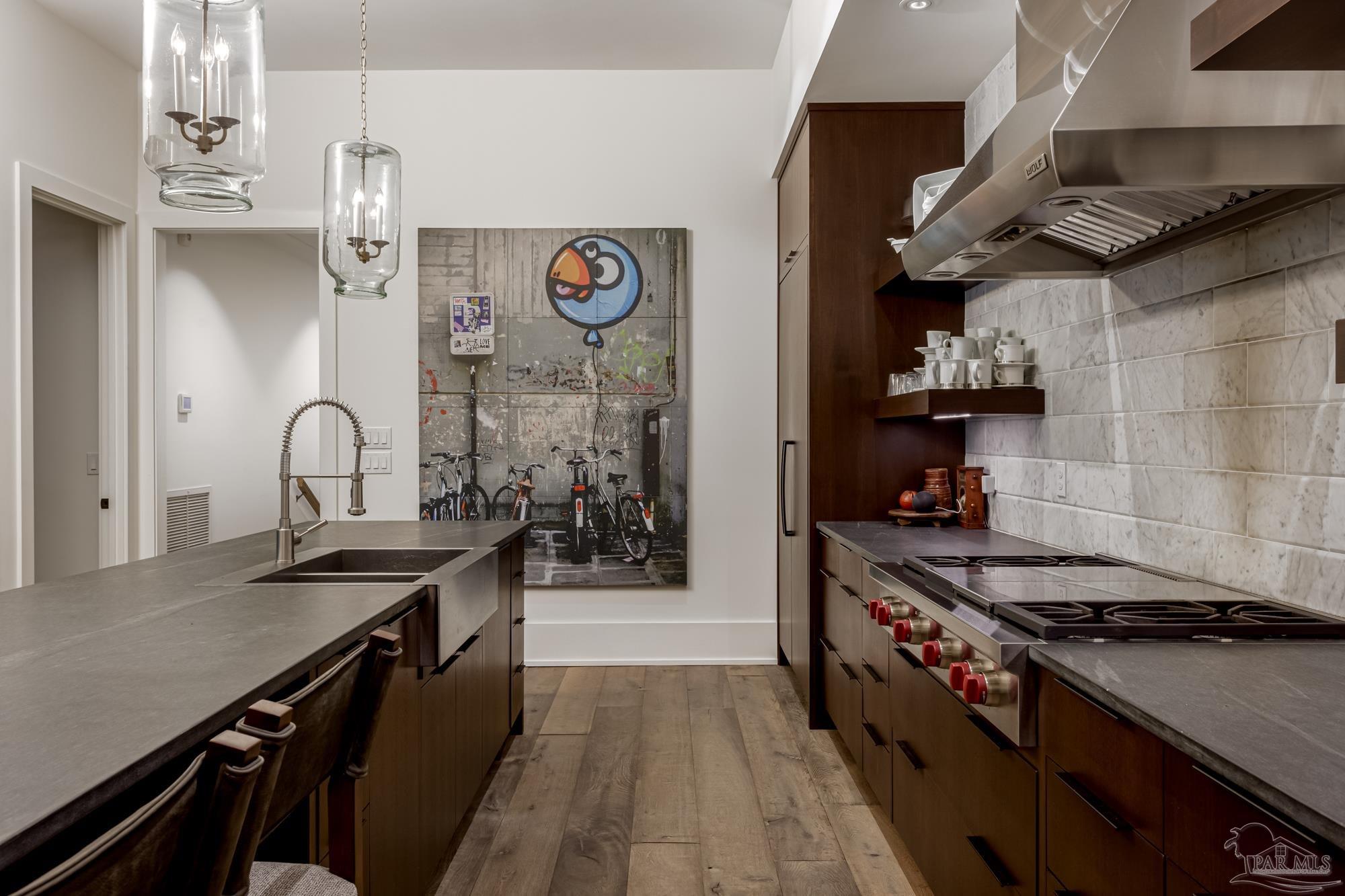 816 E Belmont