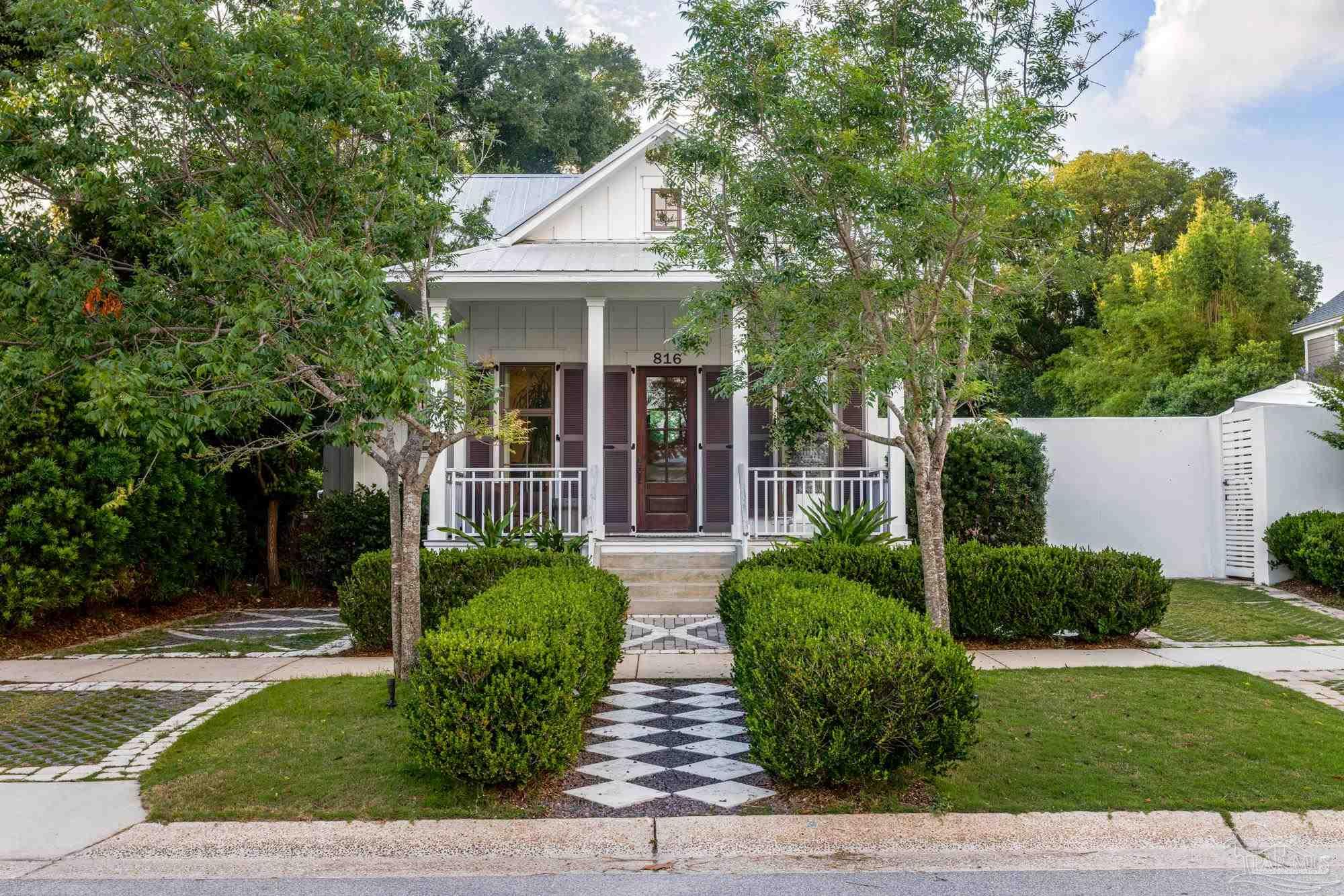 816 E Belmont