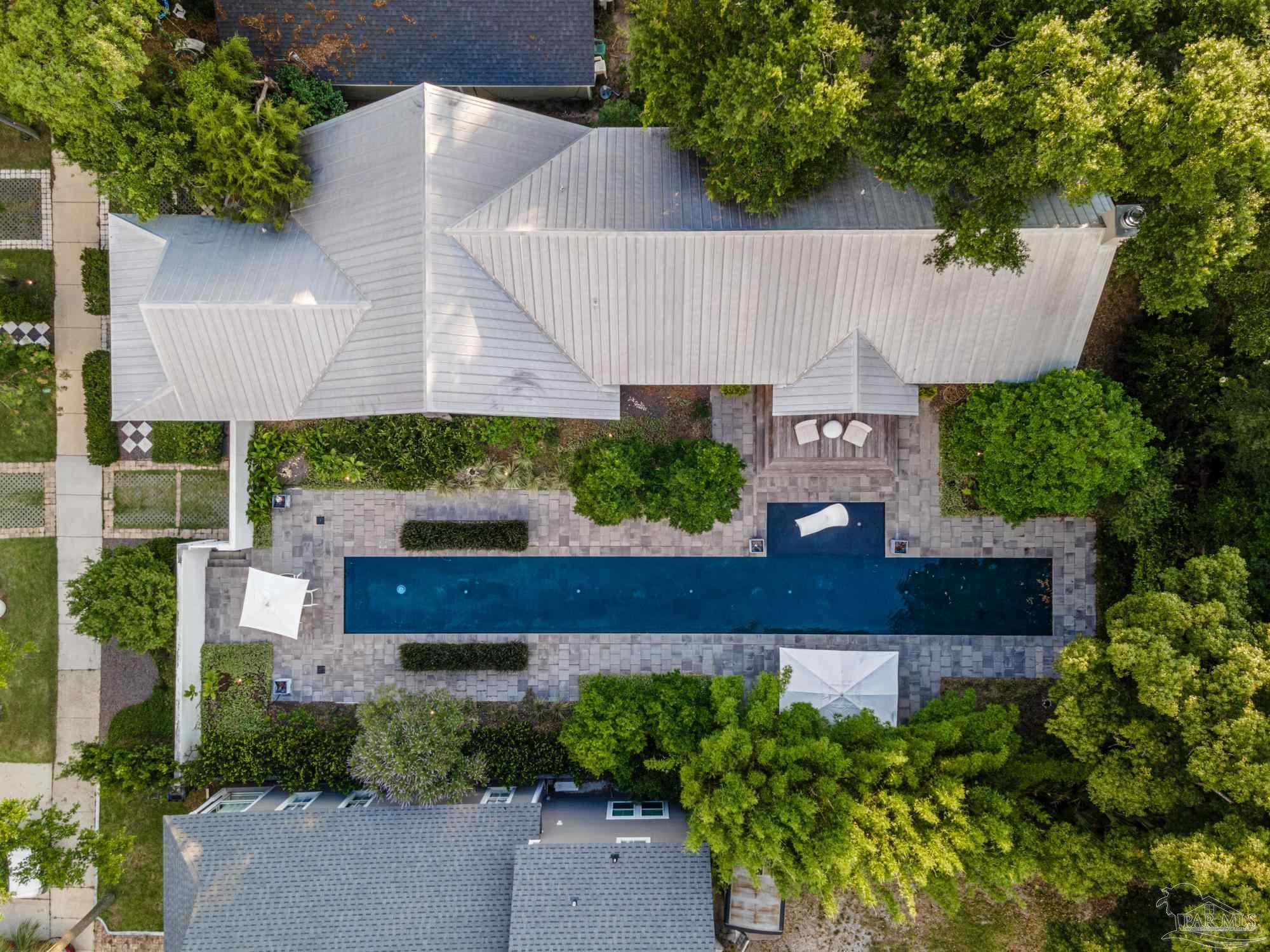 816 E Belmont