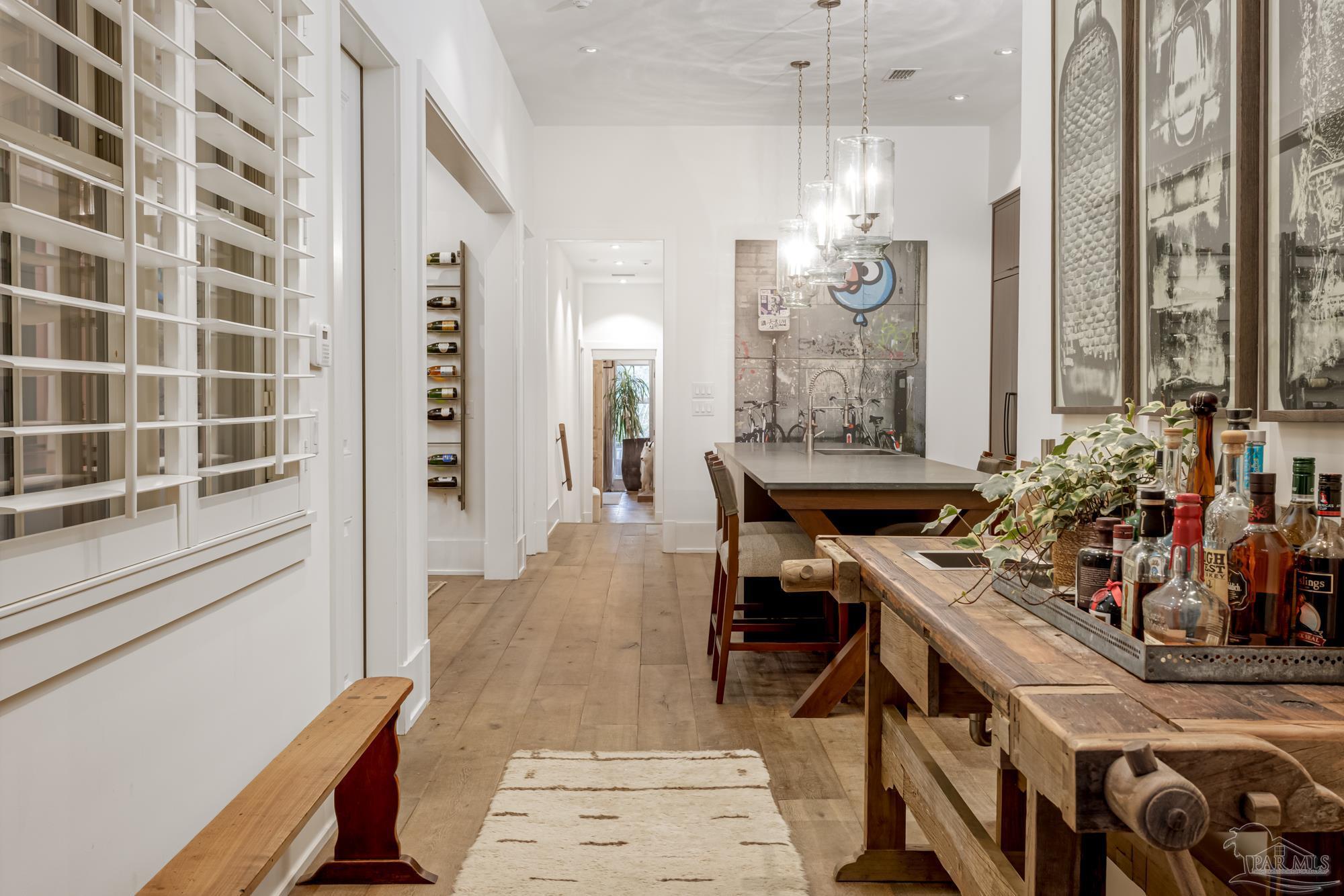 816 E Belmont