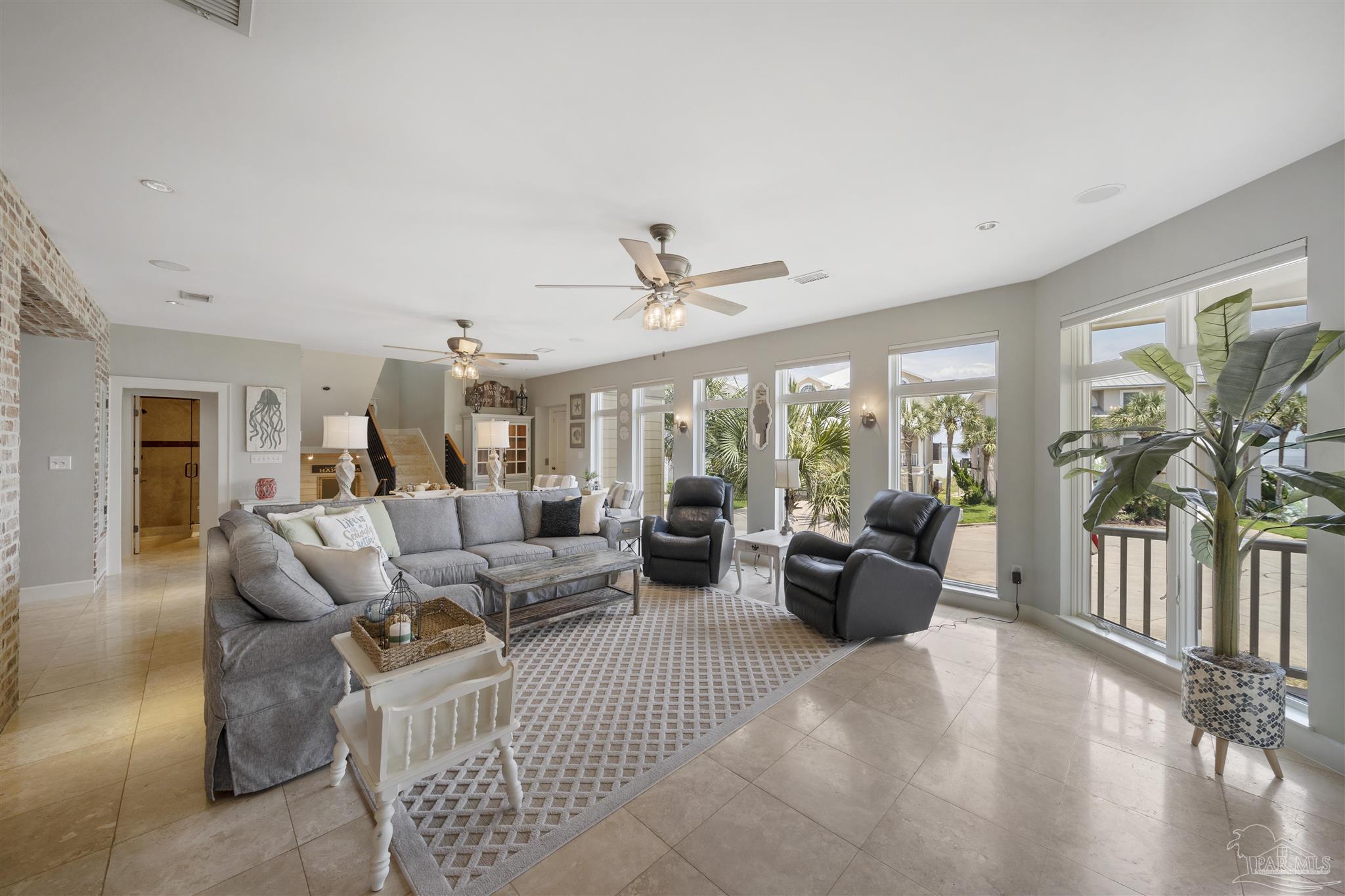 18 W Galvez Ct