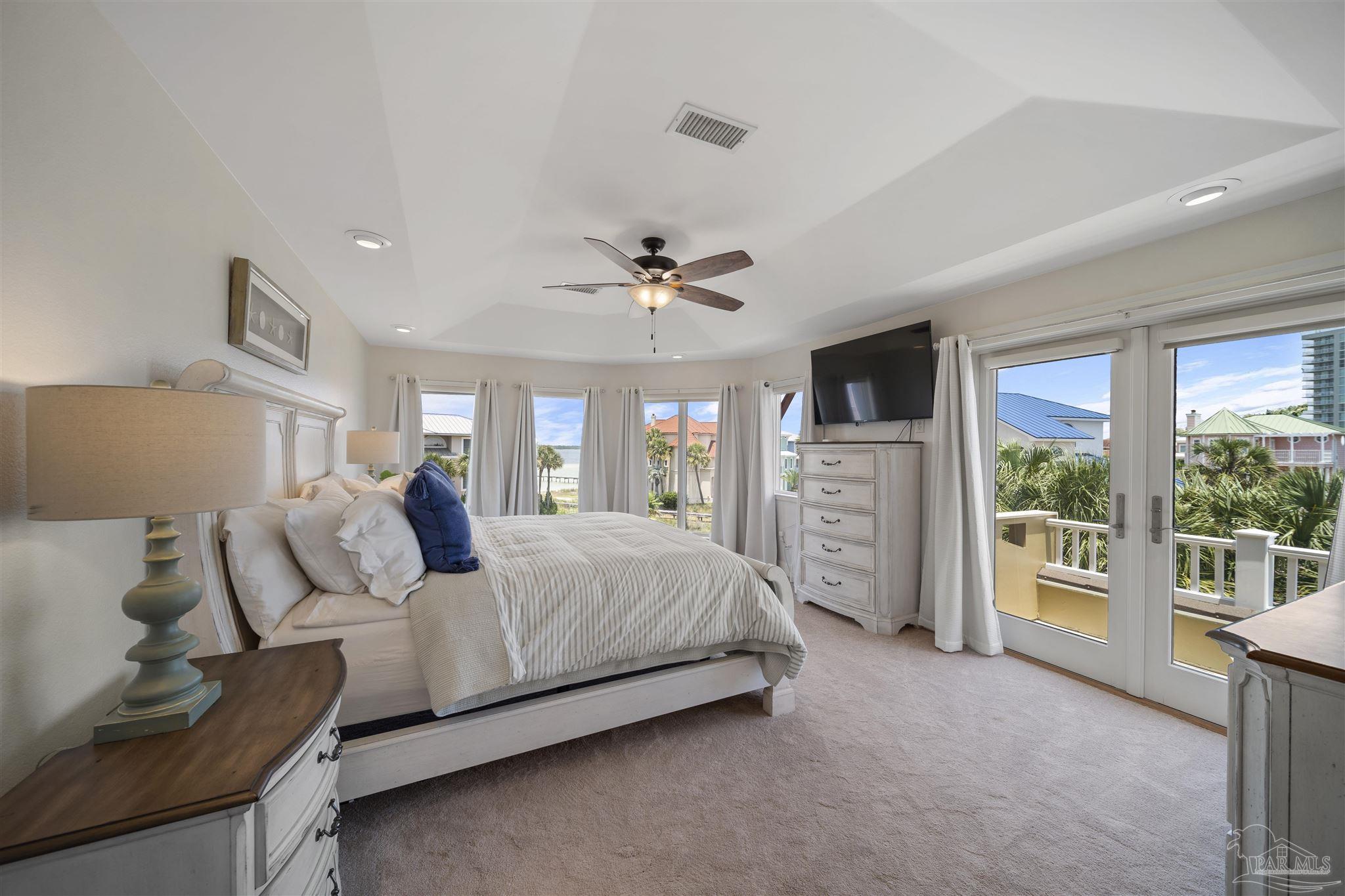 18 W Galvez Ct