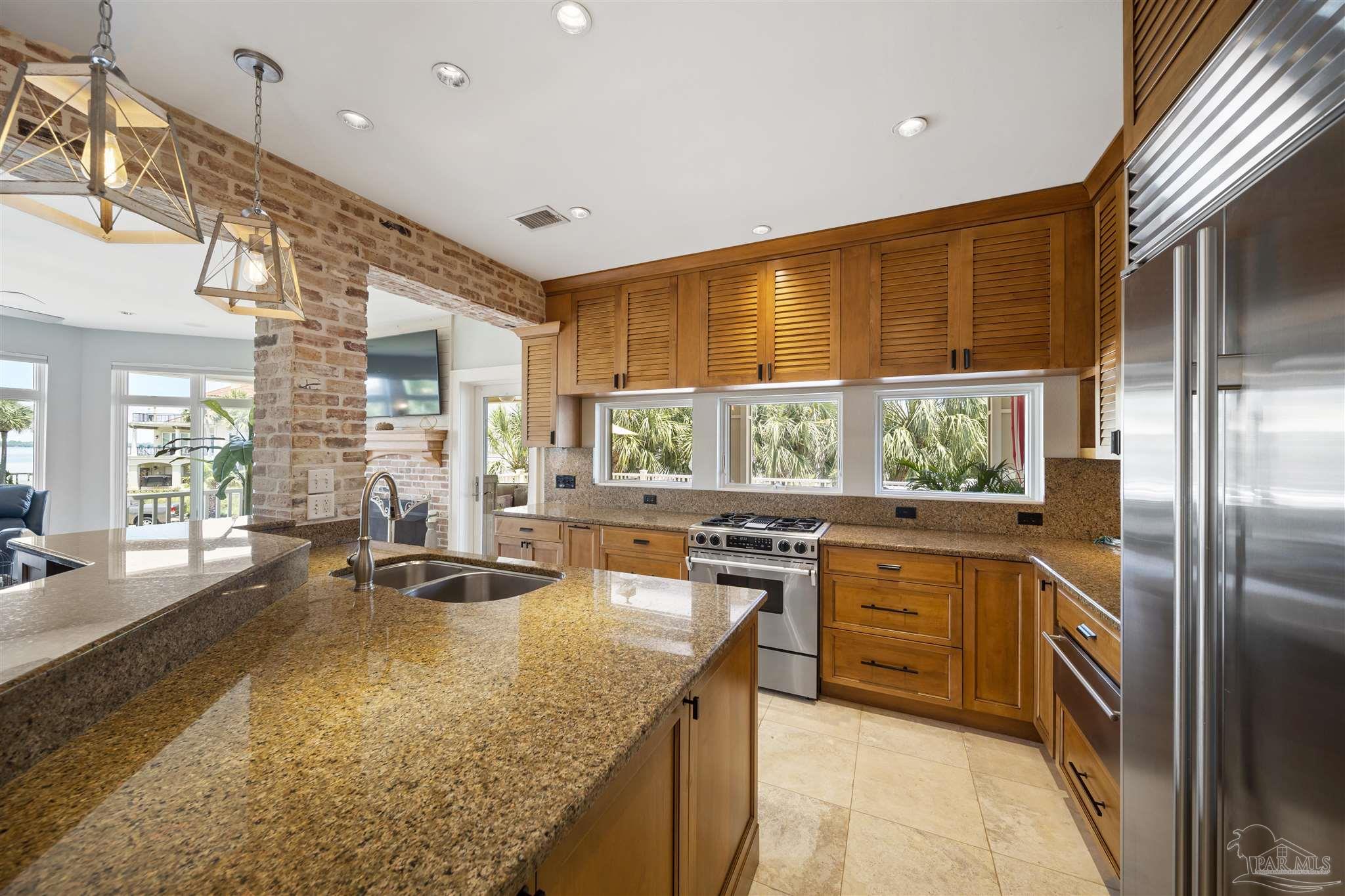 18 W Galvez Ct