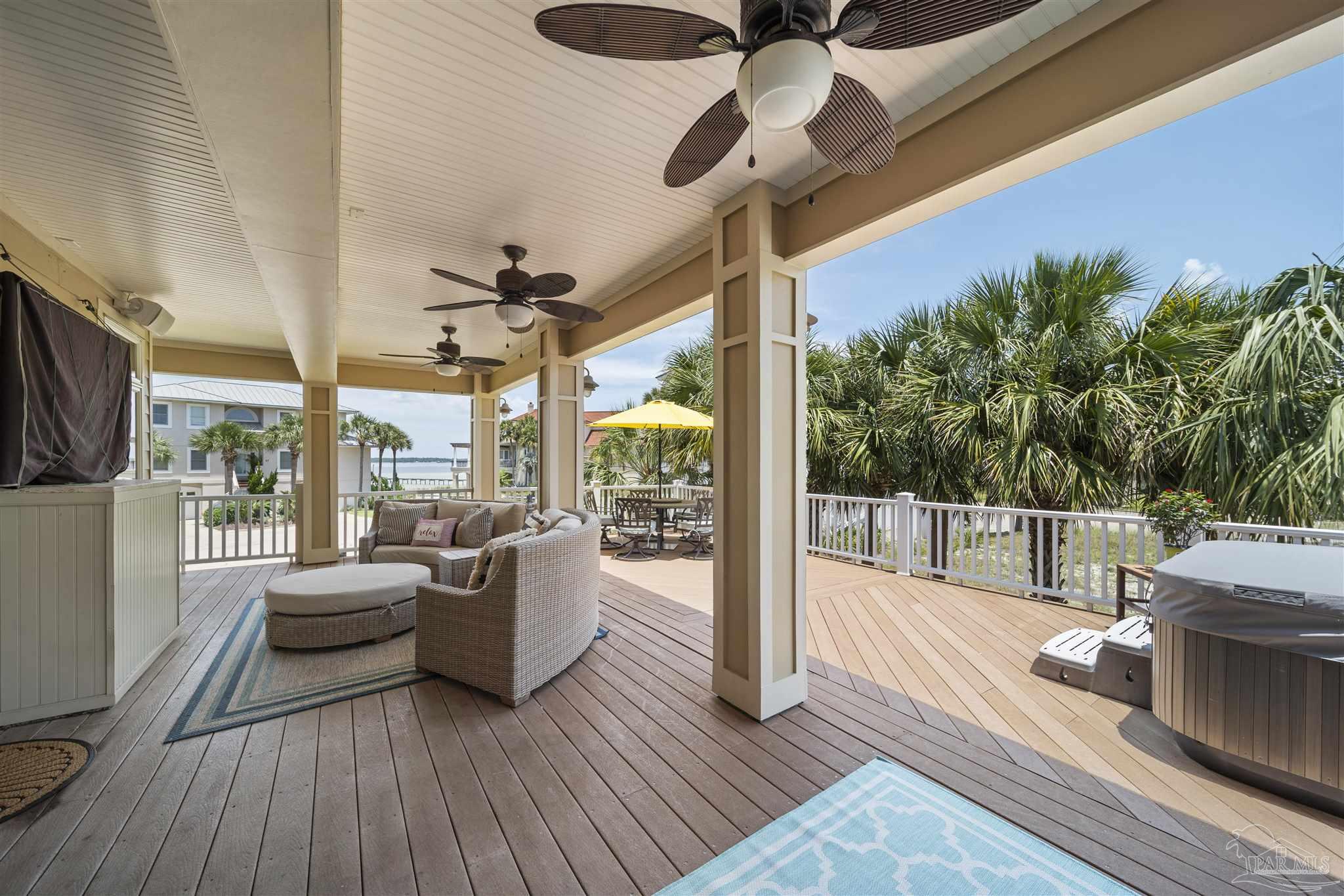 18 W Galvez Ct