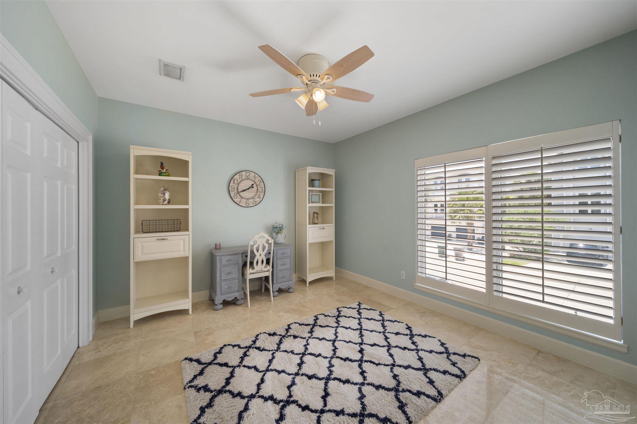 18 W Galvez Ct