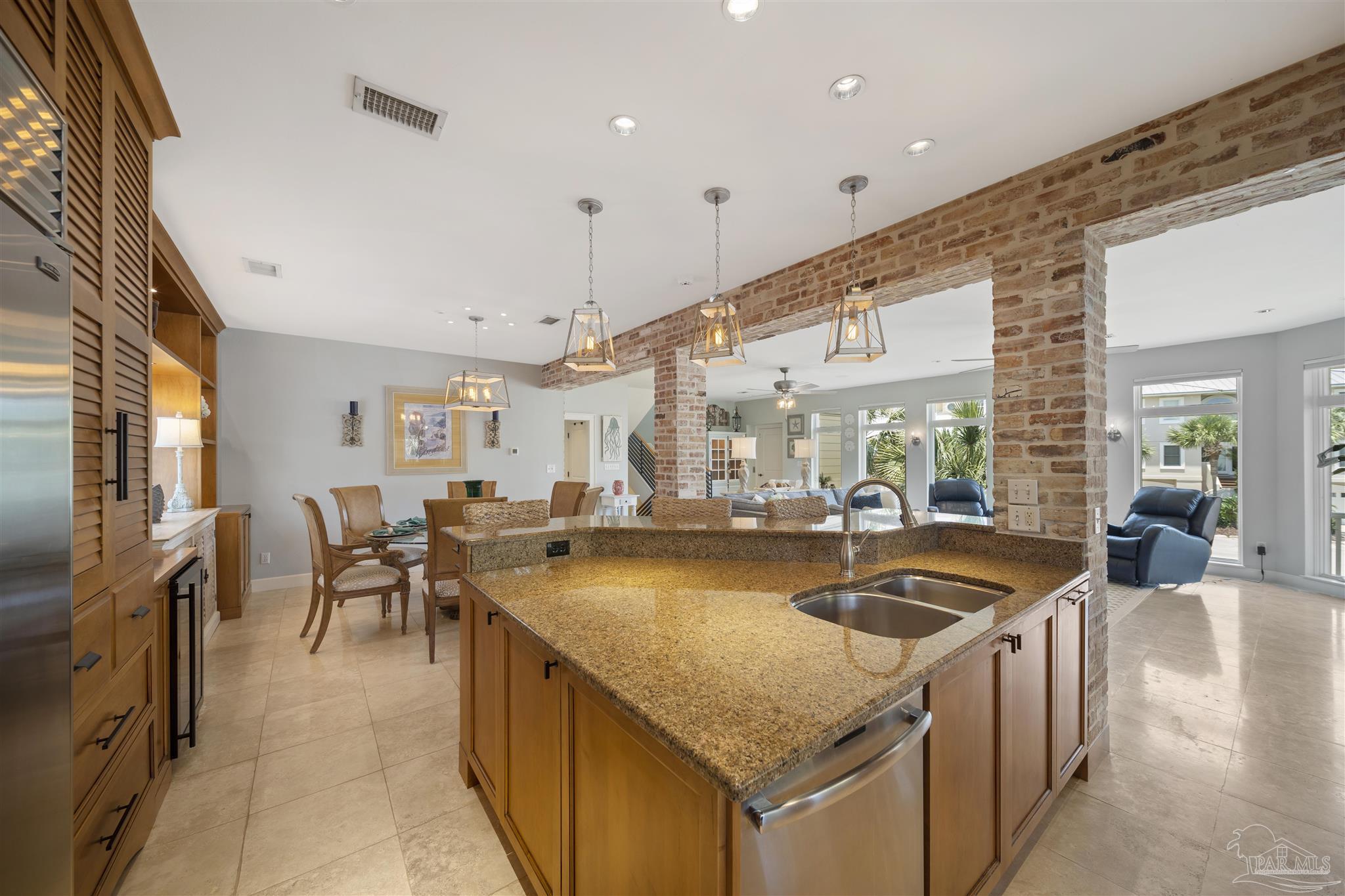 18 W Galvez Ct