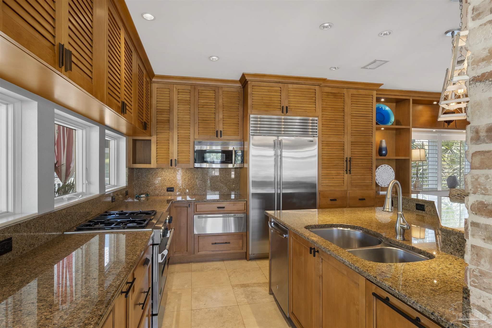 18 W Galvez Ct