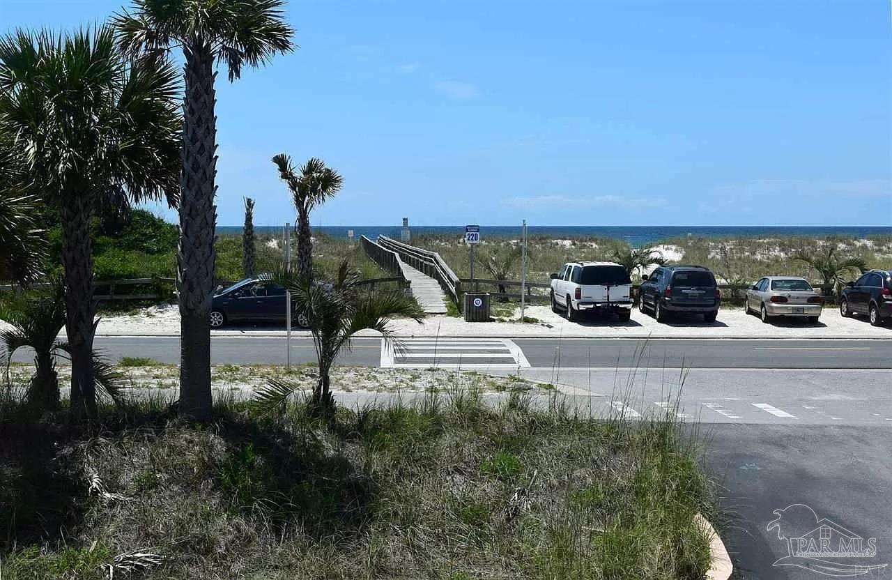 382 Ft Pickens Rd