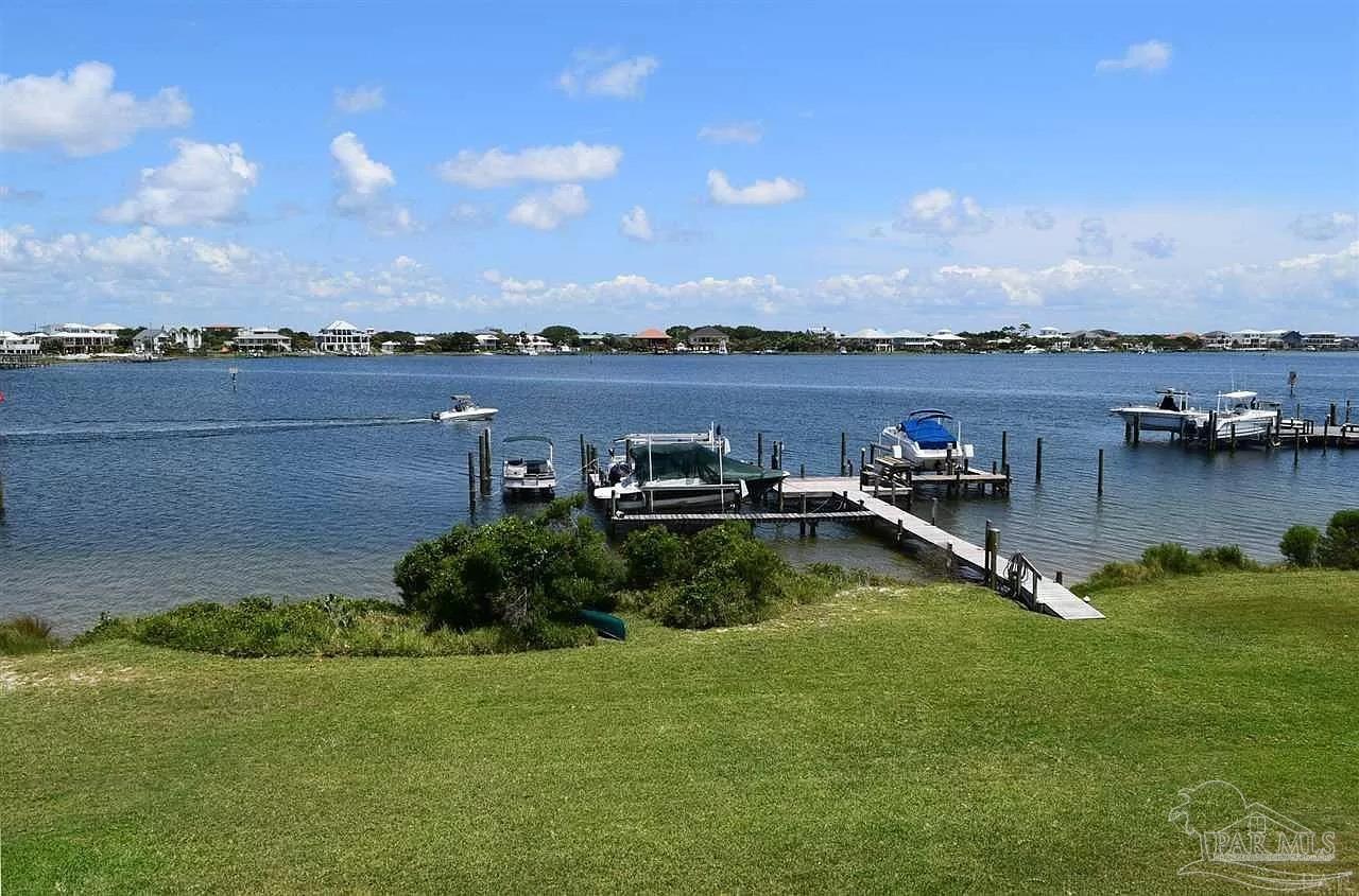 382 Ft Pickens Rd