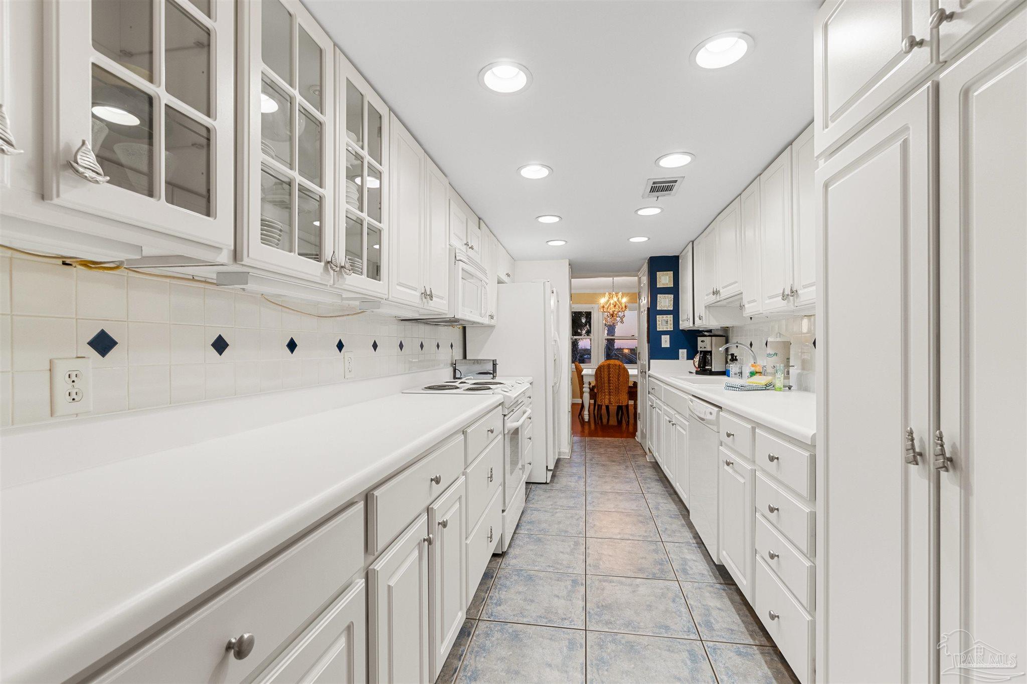 382 Ft Pickens Rd