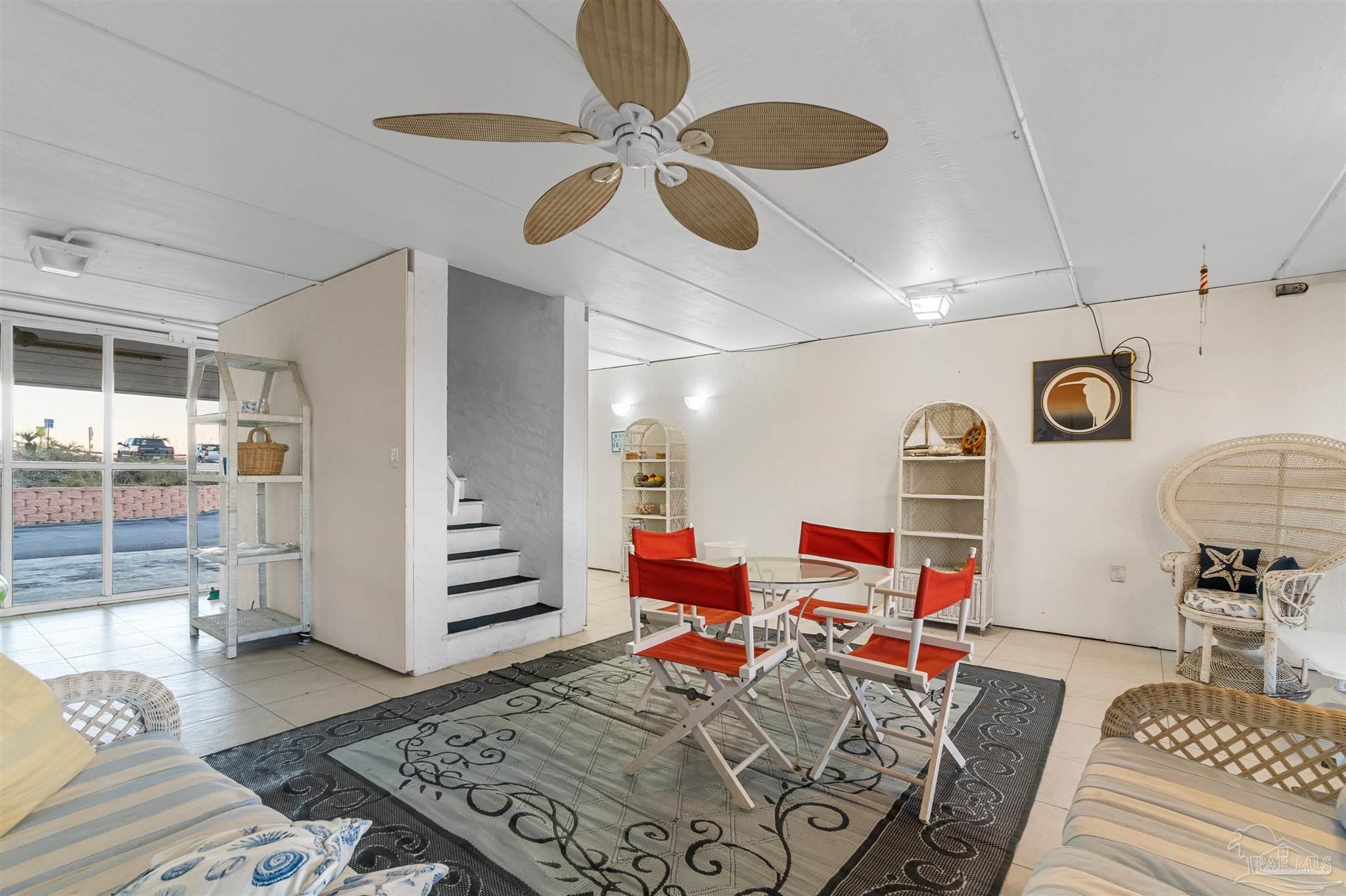 382 Ft Pickens Rd