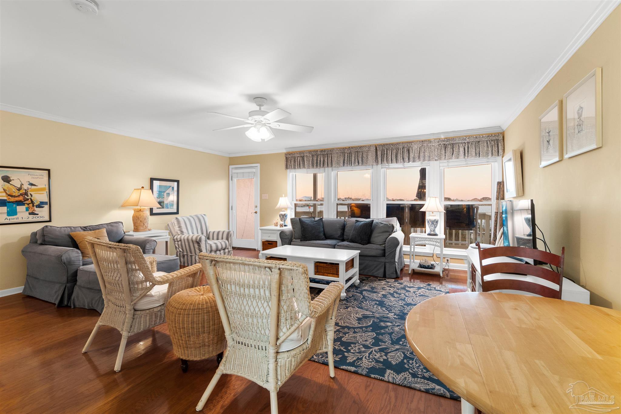 382 Ft Pickens Rd