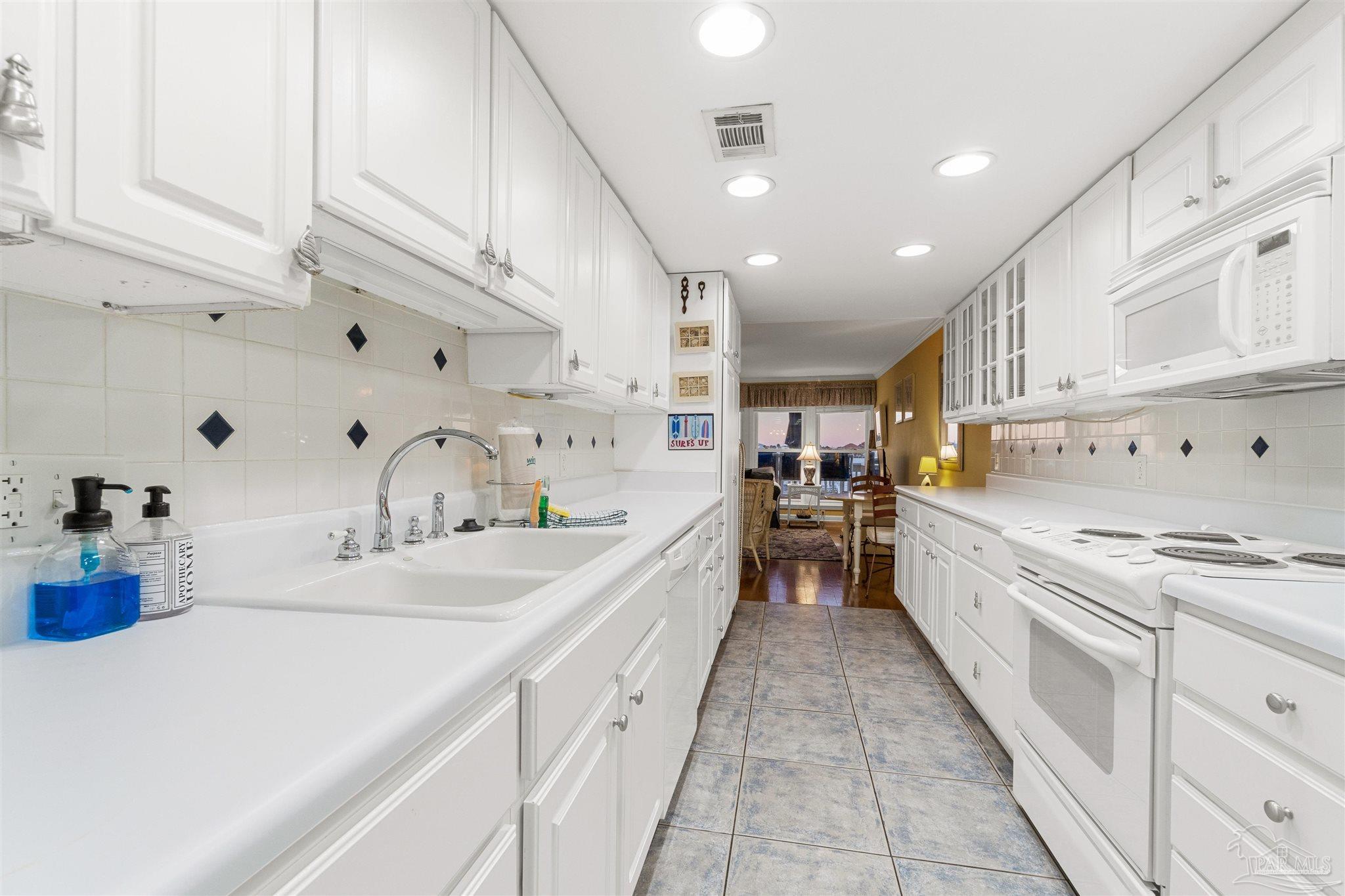 382 Ft Pickens Rd